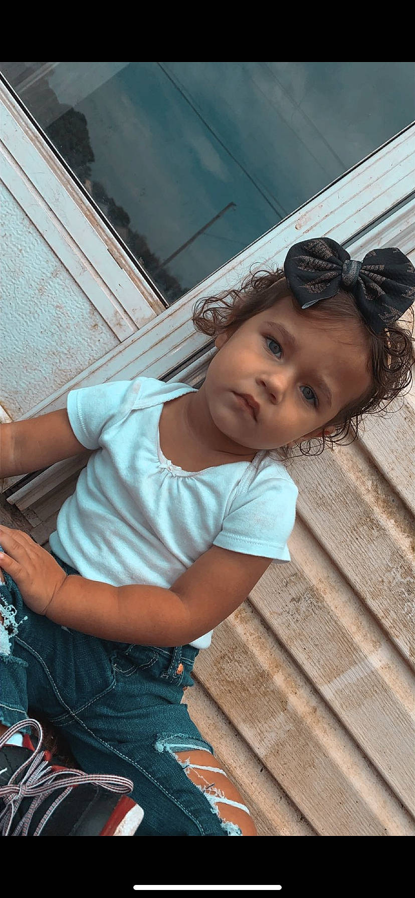 Kinsleigh is registered to the contest to win money with this photo: black_hair, child, elbow, facial_expression, flash_photography, fun, happy, human_leg, jewellery, leisure, mouth, person, sitting, skin, t_shirt, thigh, toddler, vacation, wood