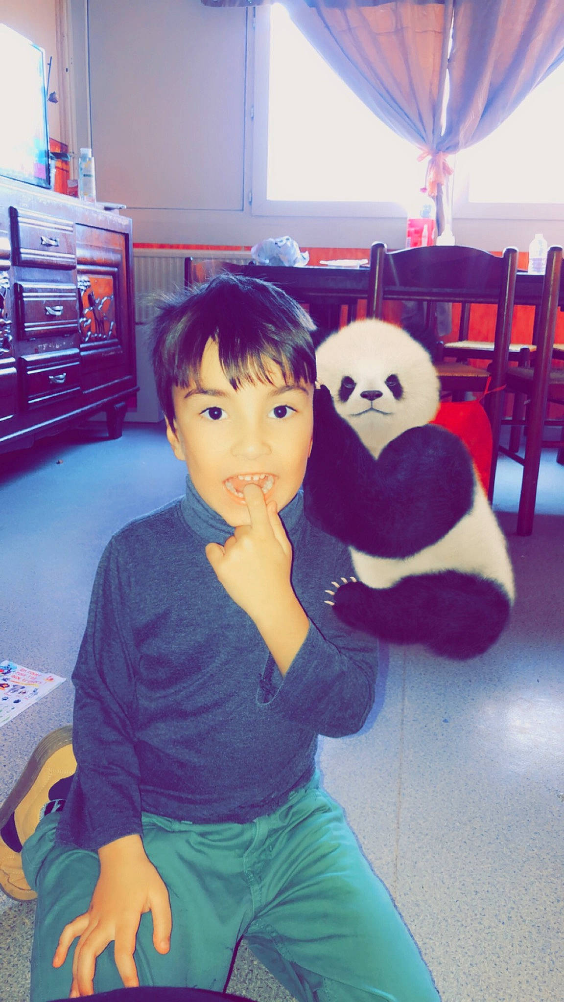 Amir Amri participe au concours pour gagner de l'argent avec cette photo : black_hair, chair, child, cool, curtain, eye, facial_expression, fun, hair, hairstyle, happy, lap, leisure, mammal, person, shoulder, standing, textile, thigh, toddler