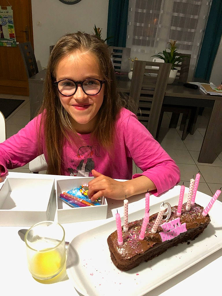 Jennyfer a rejoint le concours — aidez-le/la à gagner de superbes lots ! birthday, cake, cake_decorating, chocolate_cake, cuisine, dessert, dish, food, joy, person, torte