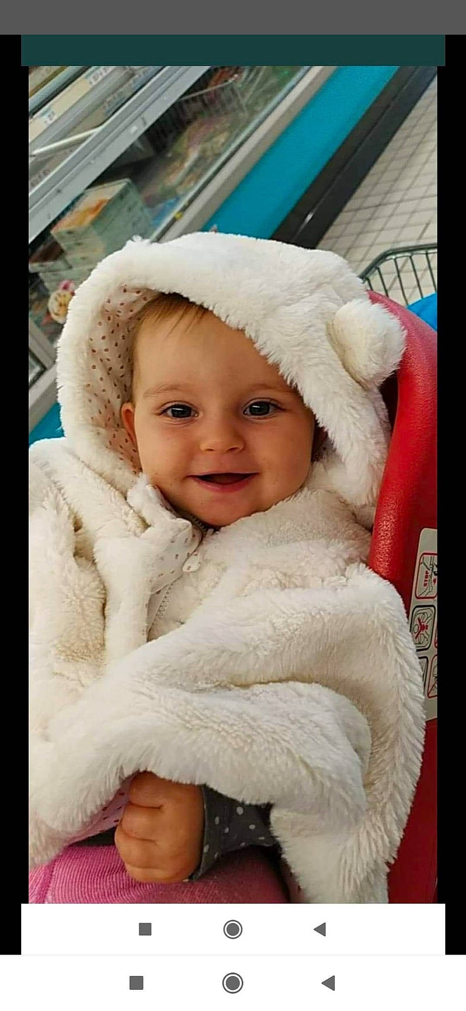 Maelyne a rejoint le concours — aidez-le/la à gagner de superbes lots ! baby, cheek, child, fur, fur_clothing, headgear, nose, outerwear, person, skin, smile, textile, toddler, wool