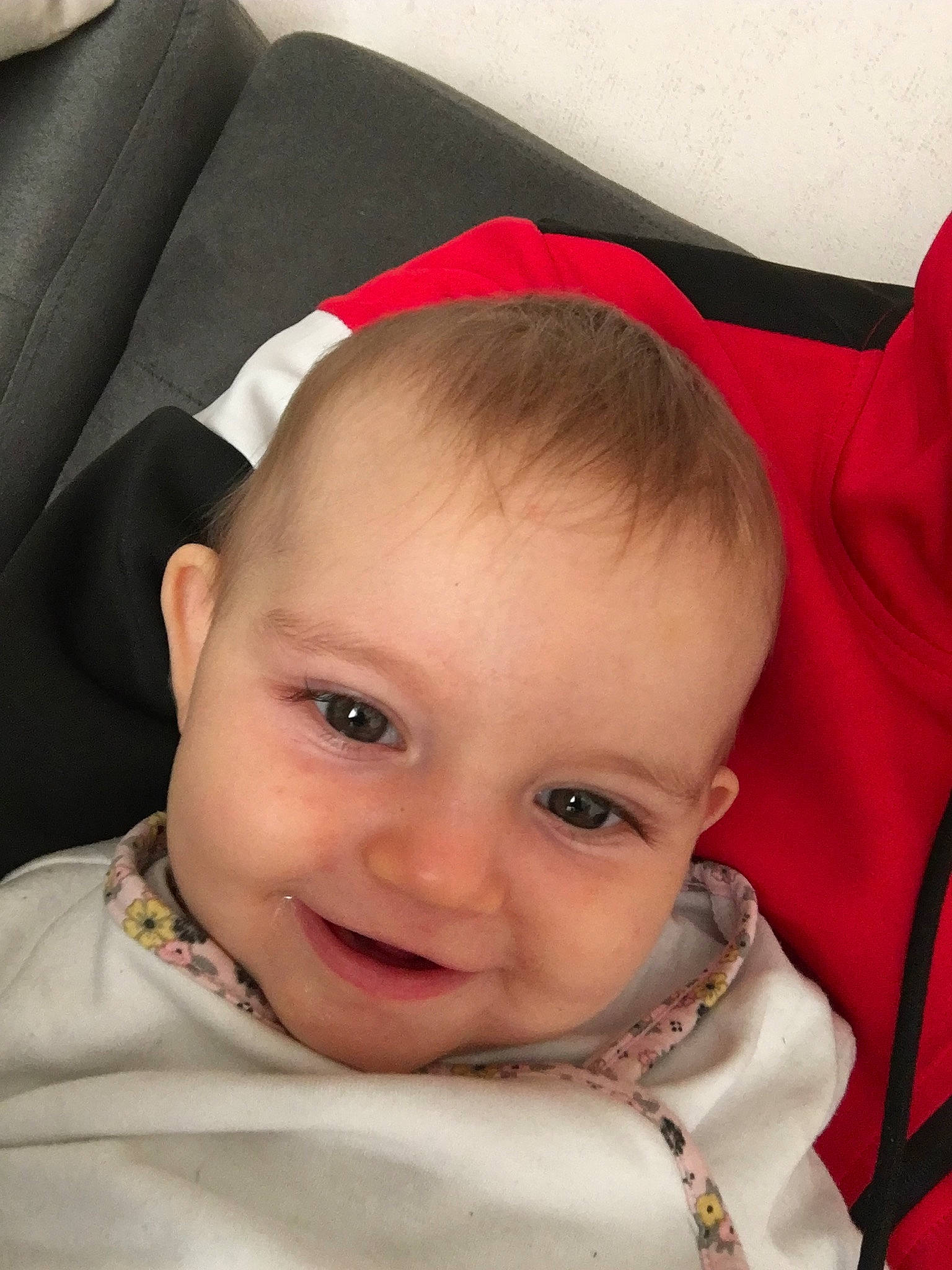 Maelyne participe au concours pour gagner de l'argent avec cette photo : baby, cheek, child, chin, ear, eye, eyebrow, face, facial_expression, forehead, hair, head, iris, lip, mouth, nose, person, skin, smile, toddler