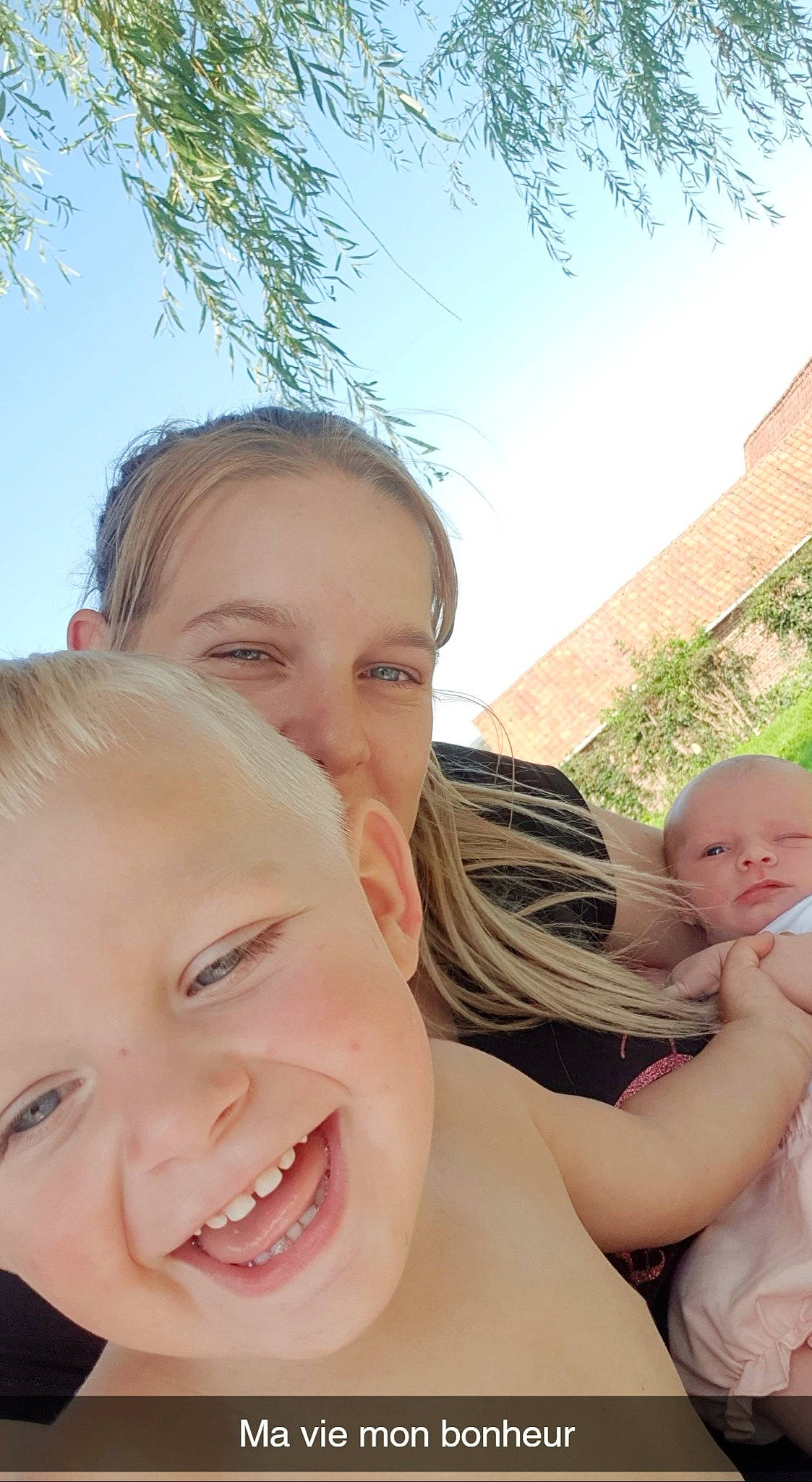 Ylona a rejoint le concours — aidez-le/la à gagner de superbes lots ! baby, cheek, child, face, facial_expression, fun, gesture, happy, head, joy, laugh, lip, mouth, neck, nose, person, photography, skin, smile, toddler