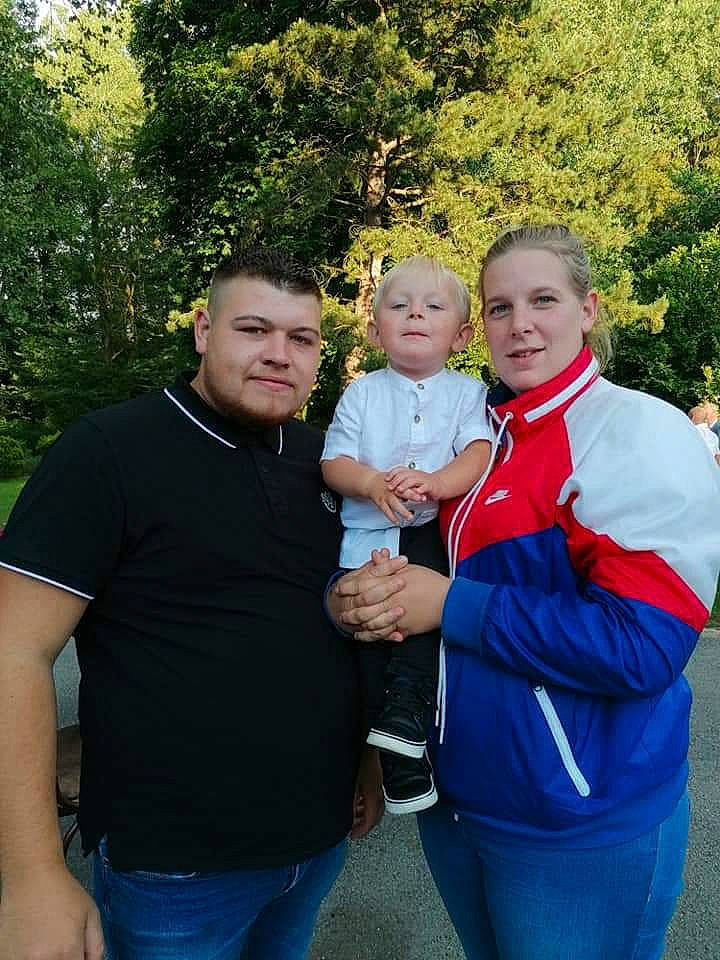 Tymaël a rejoint le concours — aidez-le/la à gagner de superbes lots ! child, event, family, joy, leisure, people, person, photography, recreation, smile, style, team, tree, vacation