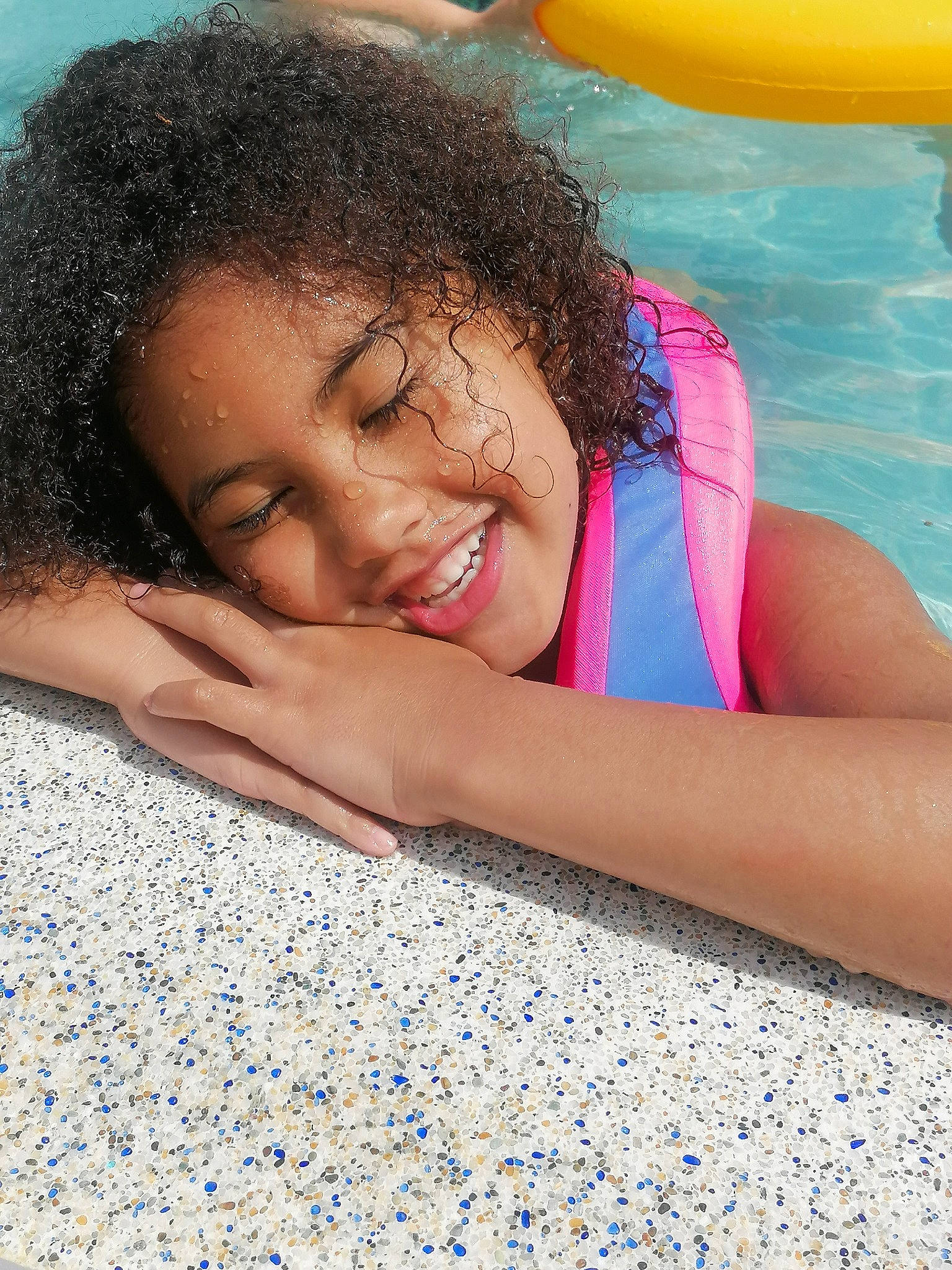 Emmy participe au concours pour gagner de l'argent avec cette photo : azure, beauty, black_hair, blue, child, facial_expression, fun, hair, happy, joy, leisure, people_in_nature, people_on_beach, person, photograph, product, sand, smile, summer, swimming_pool