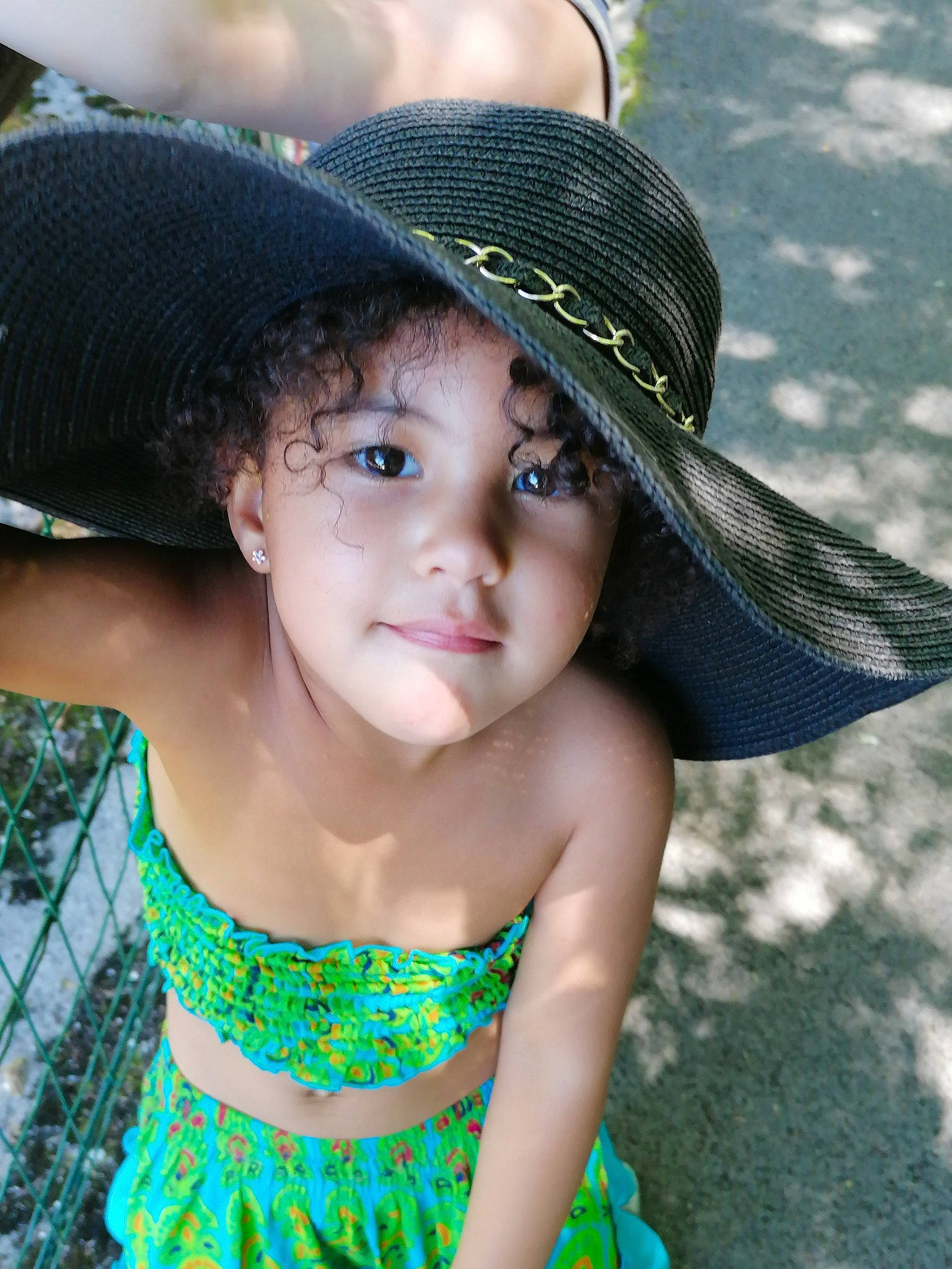 Emmy participe au concours pour gagner de l'argent avec cette photo : baby_toddler_clothing, cap, chin, dress, flash_photography, grass, green, happy, hat, head, headgear, headwear, iris, leaf, lip, nature, people_in_nature, person, photograph, skin