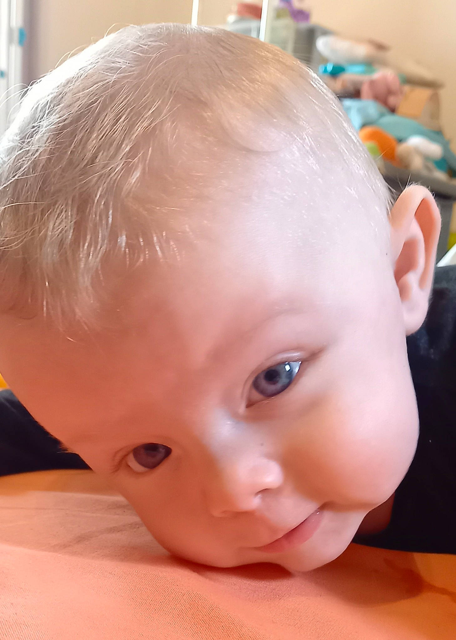 Nolan a rejoint le concours — aidez-le/la à gagner de superbes lots ! baby, bathing, blond, blue, brown_hair, cheek, close_up, ear, eye, eyebrow, eyelash, forehead, happy, iris, lip, mouth, no_expression, nose, person, skin