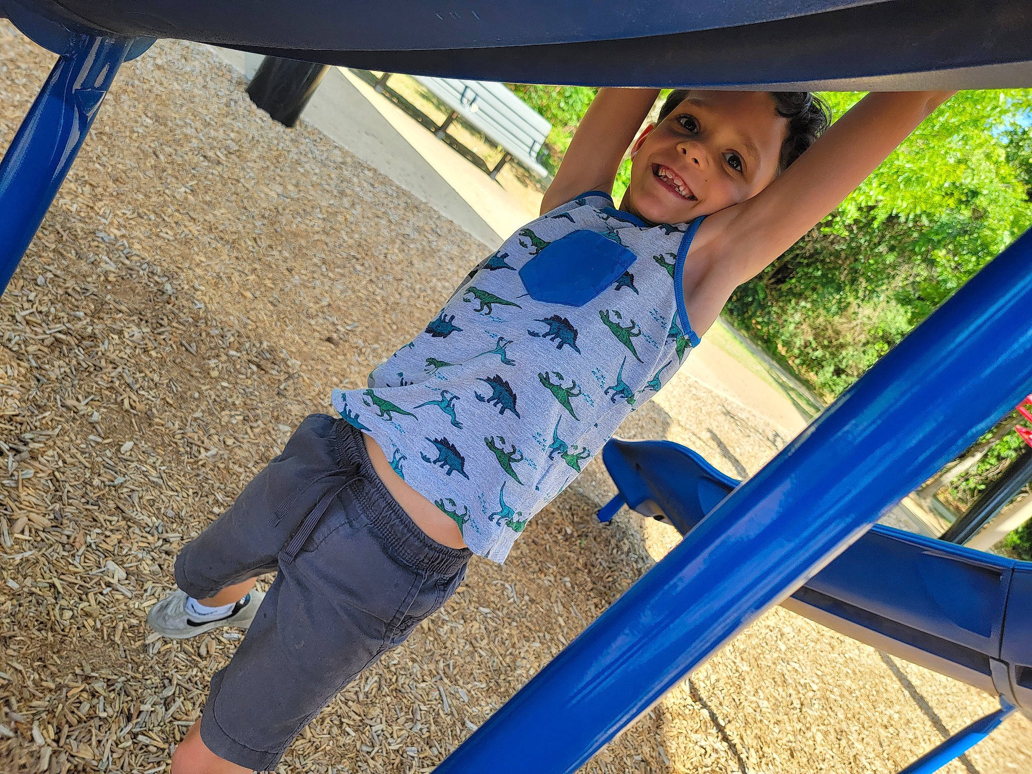 Oscar is registered to the contest to win money with this photo: city, electric_blue, fun, grass, human_leg, joy, knee, leg, leisure, outdoor_furniture, outdoor_play_equipment, people_in_nature, person, plant, recreation, shade, sitting, street_fashion, t_shirt, thigh