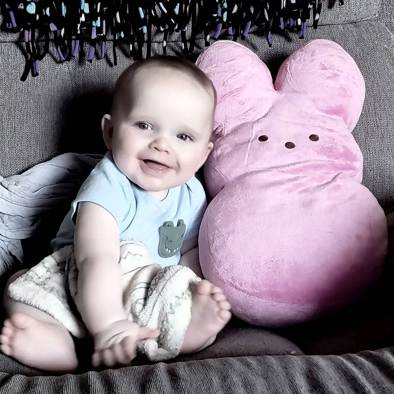 Henry is registered to the contest to win money with this photo: baby_toddler_clothing, comfort, eye, face, facial_expression, flash_photography, gesture, hairstyle, happy, head, human_body, joy, mammal, mouth, nose, person, photograph, skin, smile, textile