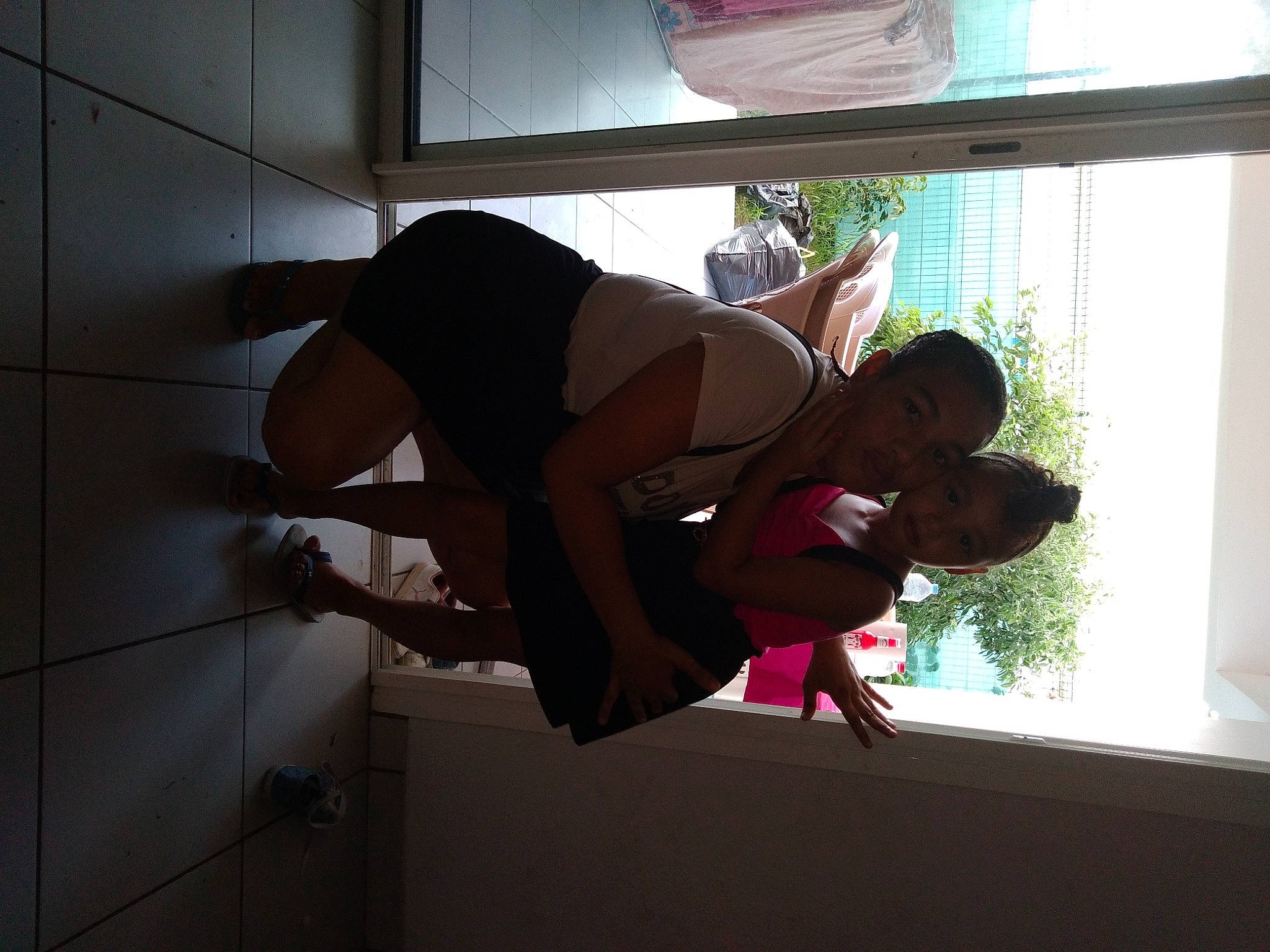 Shaynice-olynka a rejoint le concours — aidez-le/la à gagner de superbes lots ! balance, comfort, dress, elbow, event, flooring, fun, human_leg, knee, performing_arts, person, room, sandal, thigh, under_exposed, waist, window, wrist