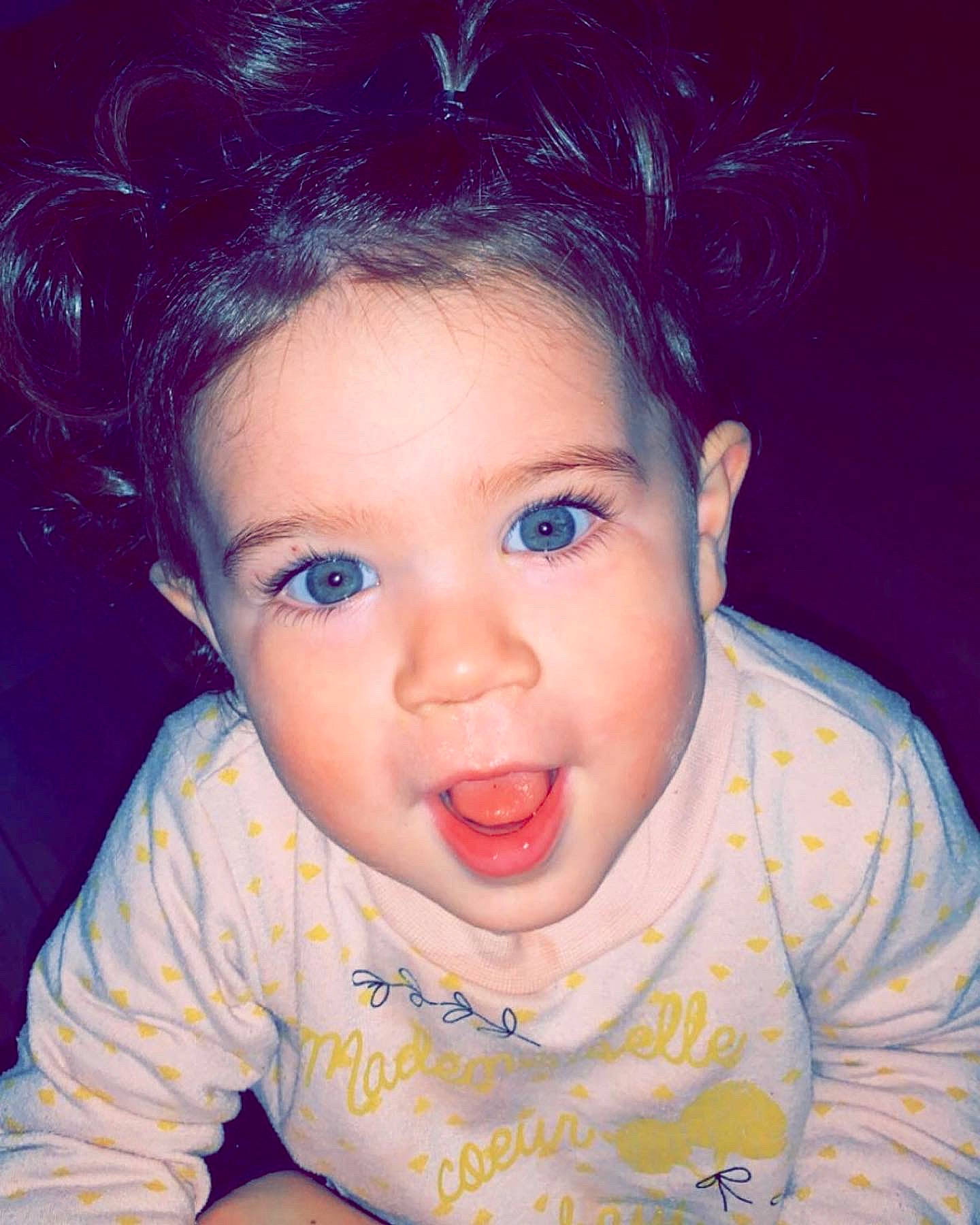 Helena a rejoint le concours — aidez-le/la à gagner de superbes lots ! cheek, chin, ear, eyebrow, eyelash, facial_expression, flash_photography, forehead, happy, iris, jaw, lip, mouth, neck, nose, organ, person, skin, sleeve, smile