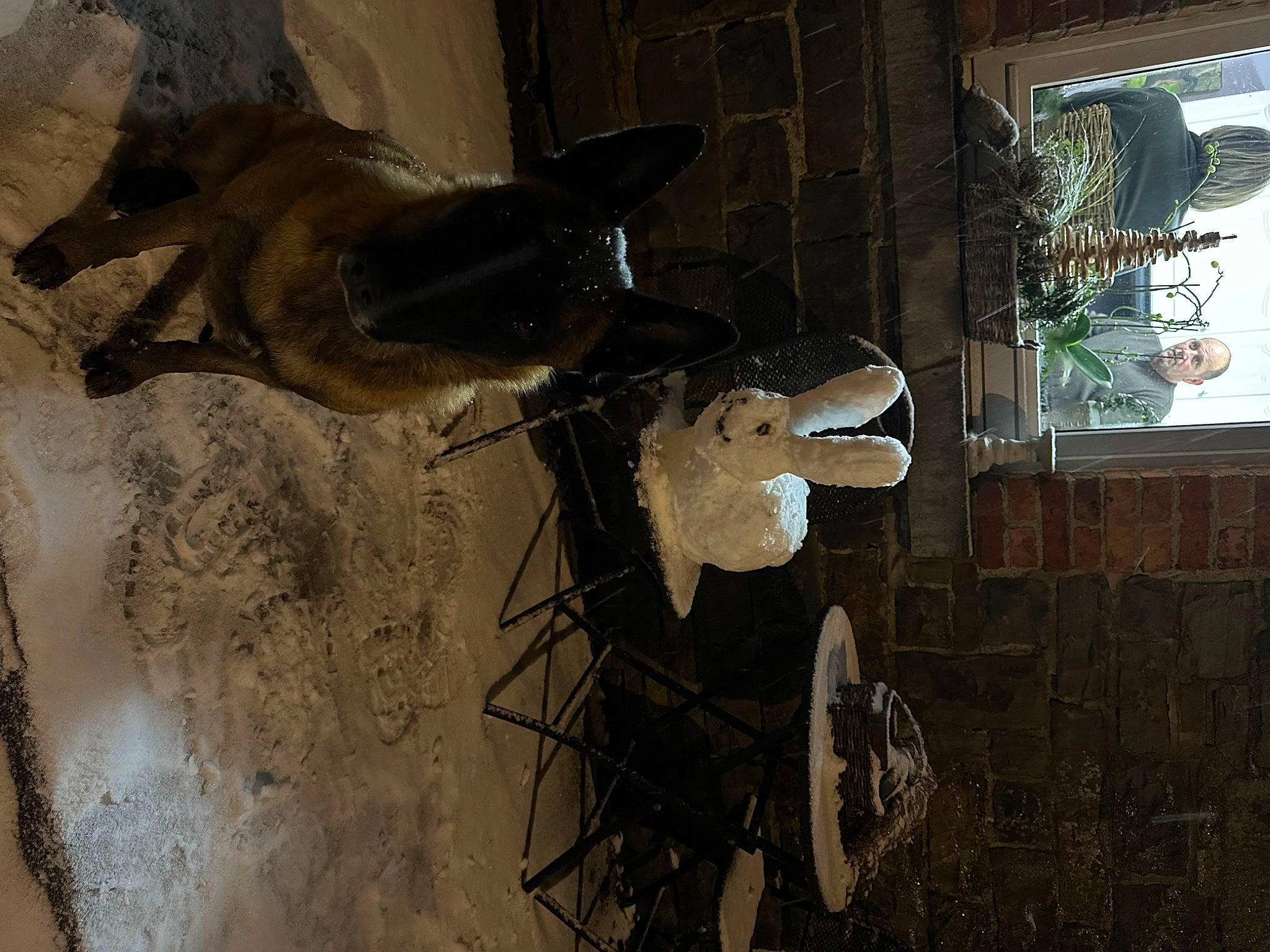 Roxy participe au concours pour gagner de l'argent avec cette photo : art, facade, font, illustration, metal, room, sculpture, shadow, space, still_life_photography, tints_and_shades, visual_arts, window, wood