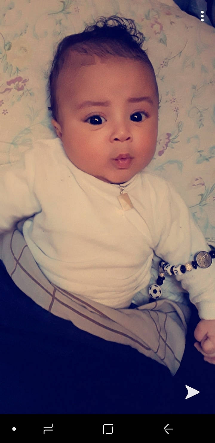 Ilyes participe au concours pour gagner de l'argent avec cette photo : baby, cheek, child, chin, eye, face, forehead, head, iris, lip, nose, person, skin, smile, toddler