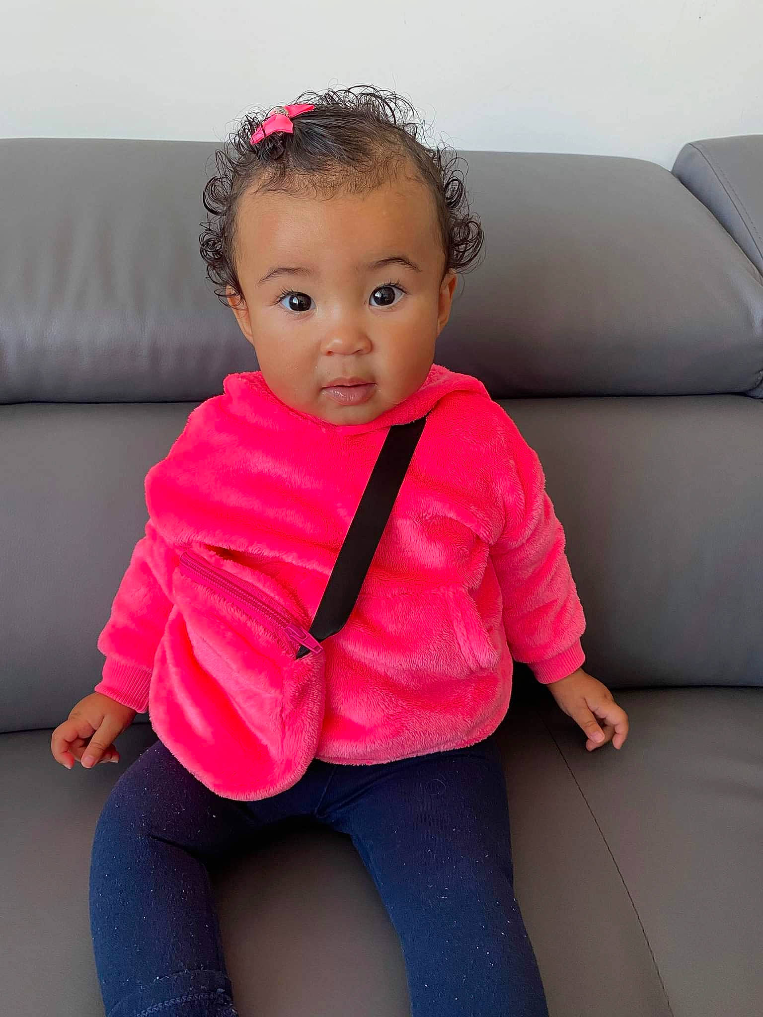 Islem participe au concours pour gagner de l'argent avec cette photo : baby, baby_toddler_clothing, comfort, couch, dress, face, hair, happy, head, human_body, lip, magenta, neck, person, pink, product, skin, sleeve, standing, thigh