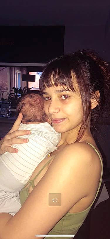 Kaïys participe au concours pour gagner de l'argent avec cette photo : black_hair, chest, chin, comfort, cool, eyebrow, eyelash, facial_expression, flash_photography, gesture, hair, happy, human, joy, lip, mouth, neck, nose, person, shoulder