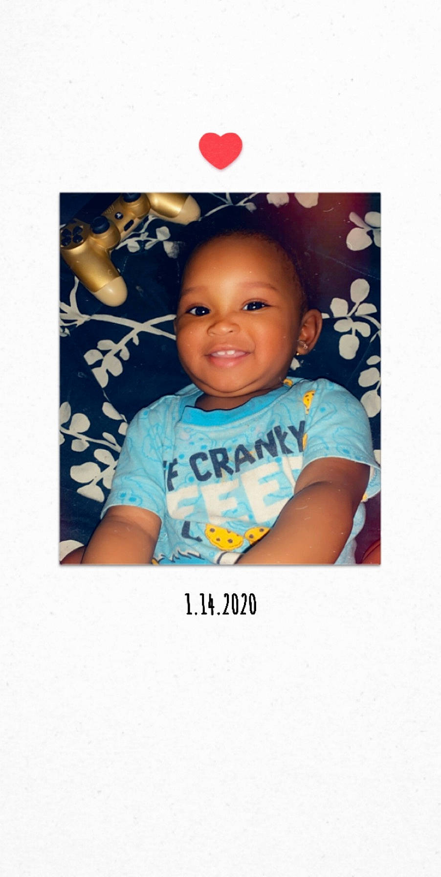 Skái is registered to the contest to win money with this photo: baby, cheek, child, cool, face, facial_expression, forehead, fun, happy, head, joy, person, photo_caption, photography, play, smile, snapshot, t_shirt, toddler, turquoise