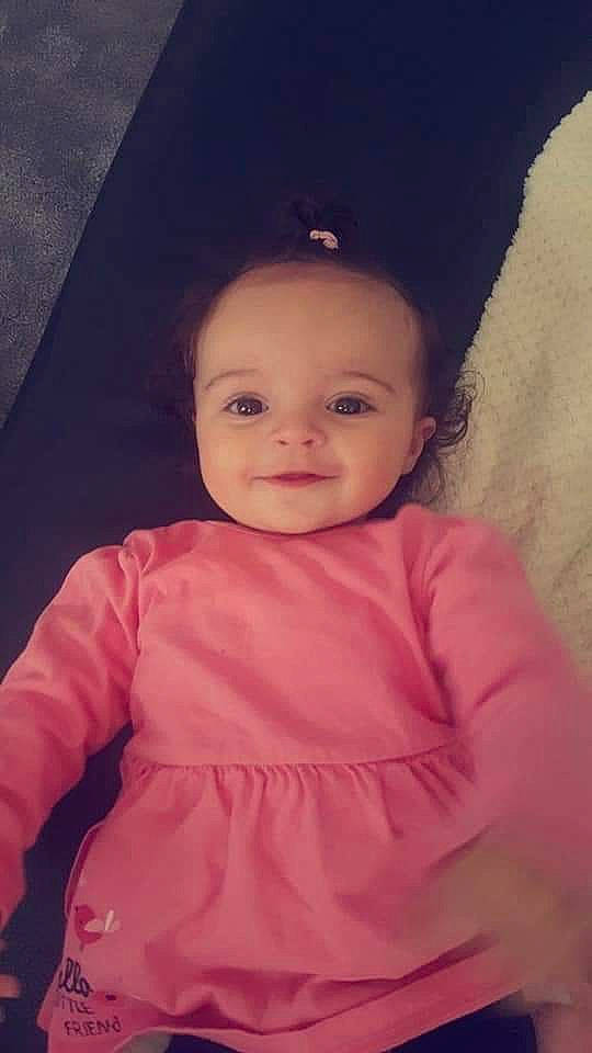 Amel participe au concours pour gagner de l'argent avec cette photo : baby, beauty, cheek, child, chin, eye, face, forehead, head, iris, lip, nose, person, pink, skin, smile, toddler