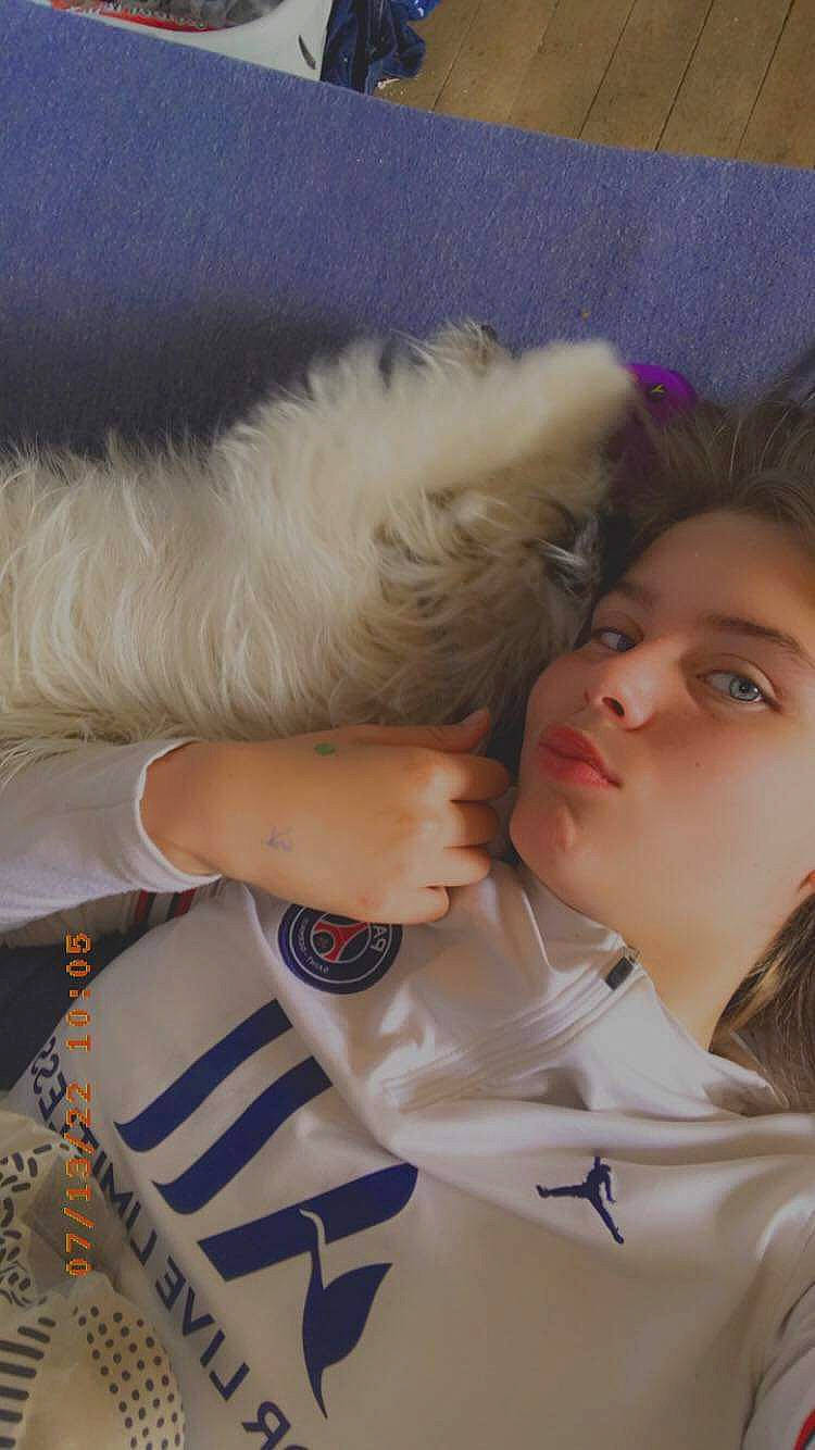 Roby a rejoint le concours — aidez-le/la à gagner de superbes lots ! child, eyelash, fun, fur, gesture, hairstyle, happy, nail, nose, skin, sleeve, t_shirt, uniform