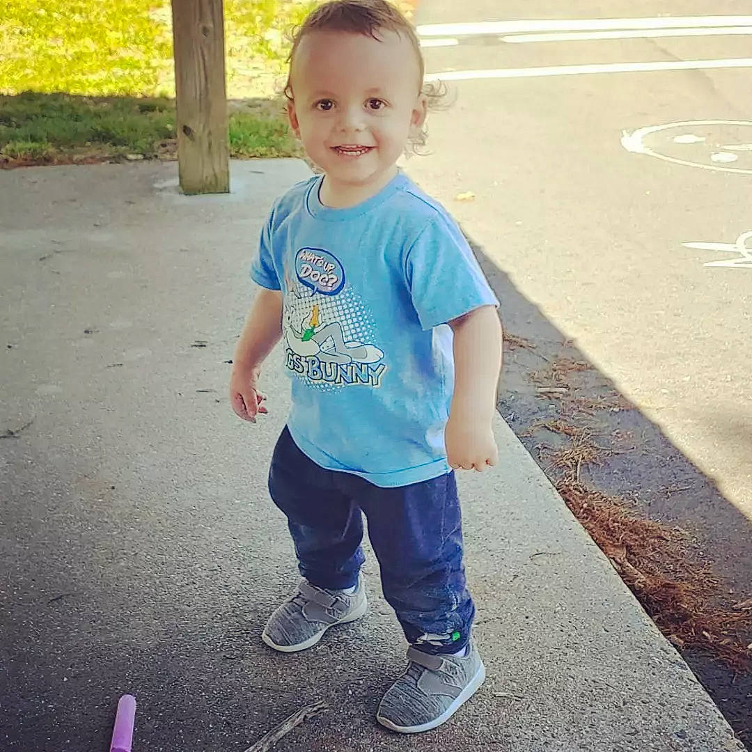 Owen Ernest is registered to the contest to win money with this photo: chin, cool, face, facial_expression, fun, gesture, hairstyle, happy, human, joy, leaf, leg, leisure, light, people_in_nature, person, sleeve, smile, standing, t_shirt