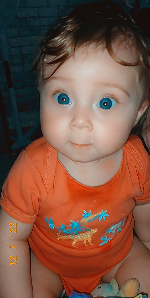 Jelena a rejoint le concours — aidez-le/la à gagner de superbes lots ! baby_toddler_clothing, cheek, chin, ear, eye, eyebrow, eyelash, forehead, hair, human_body, iris, jaw, lip, mouth, neck, nose, person, product, skin, sleeve