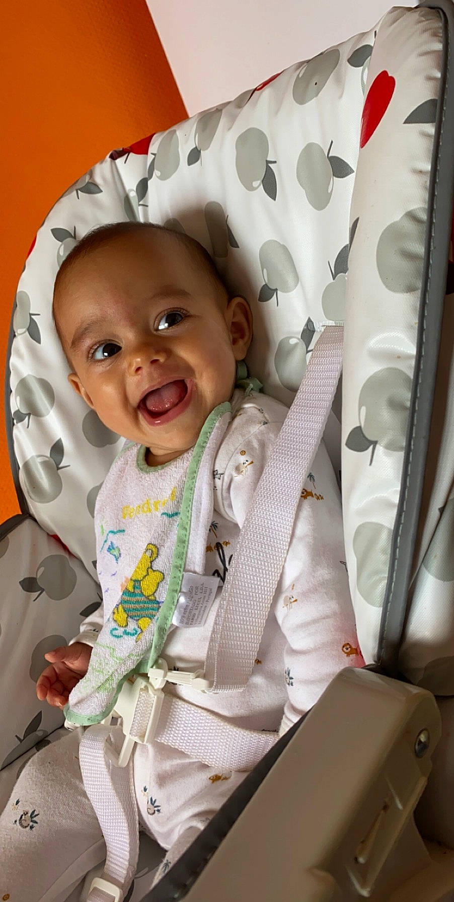 Myla a rejoint le concours — aidez-le/la à gagner de superbes lots ! baby, baby_in_car_seat, baby_products, cheek, child, infant_bed, person, product, skin, smile, toddler