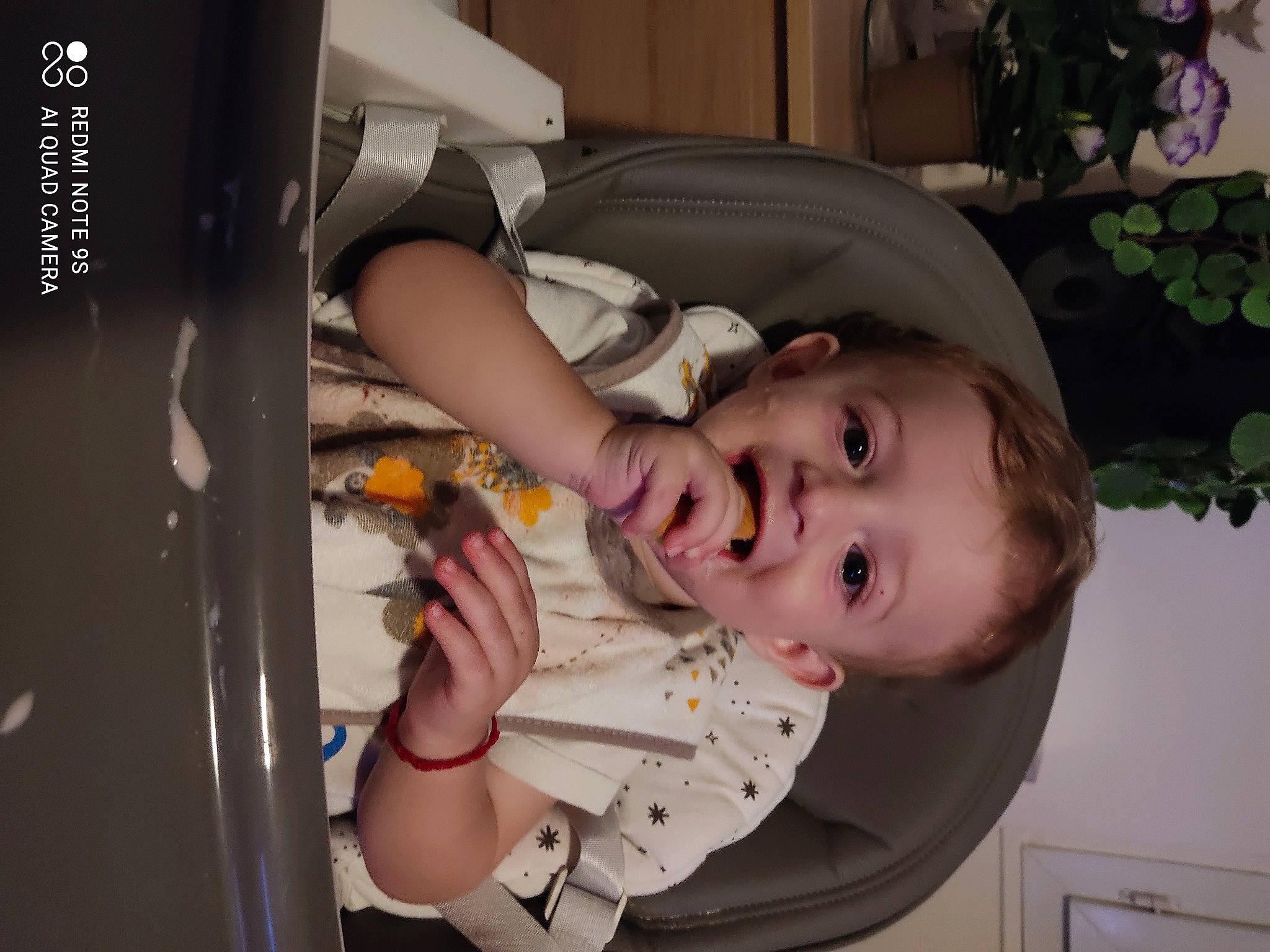 Ezio participe au concours pour gagner de l'argent avec cette photo : baby, baby_products, baby_toddler_clothing, birthday_cake, chair, cheek, child, ear, eyelash, food, fun, lip, mouth, nail, nose, person, room, sitting, skin, tableware