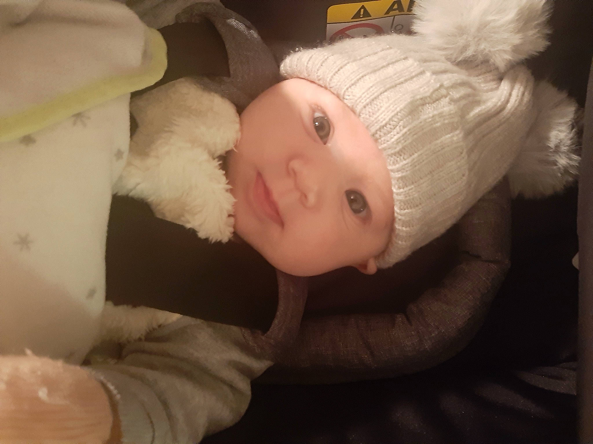 Helyanna participe au concours pour gagner de l'argent avec cette photo : baby, bonnet, cap, cheek, comfort, costume_hat, ear, event, eyebrow, flash_photography, fur, hat, headwear, human_body, lip, nose, person, room, smile, toddler