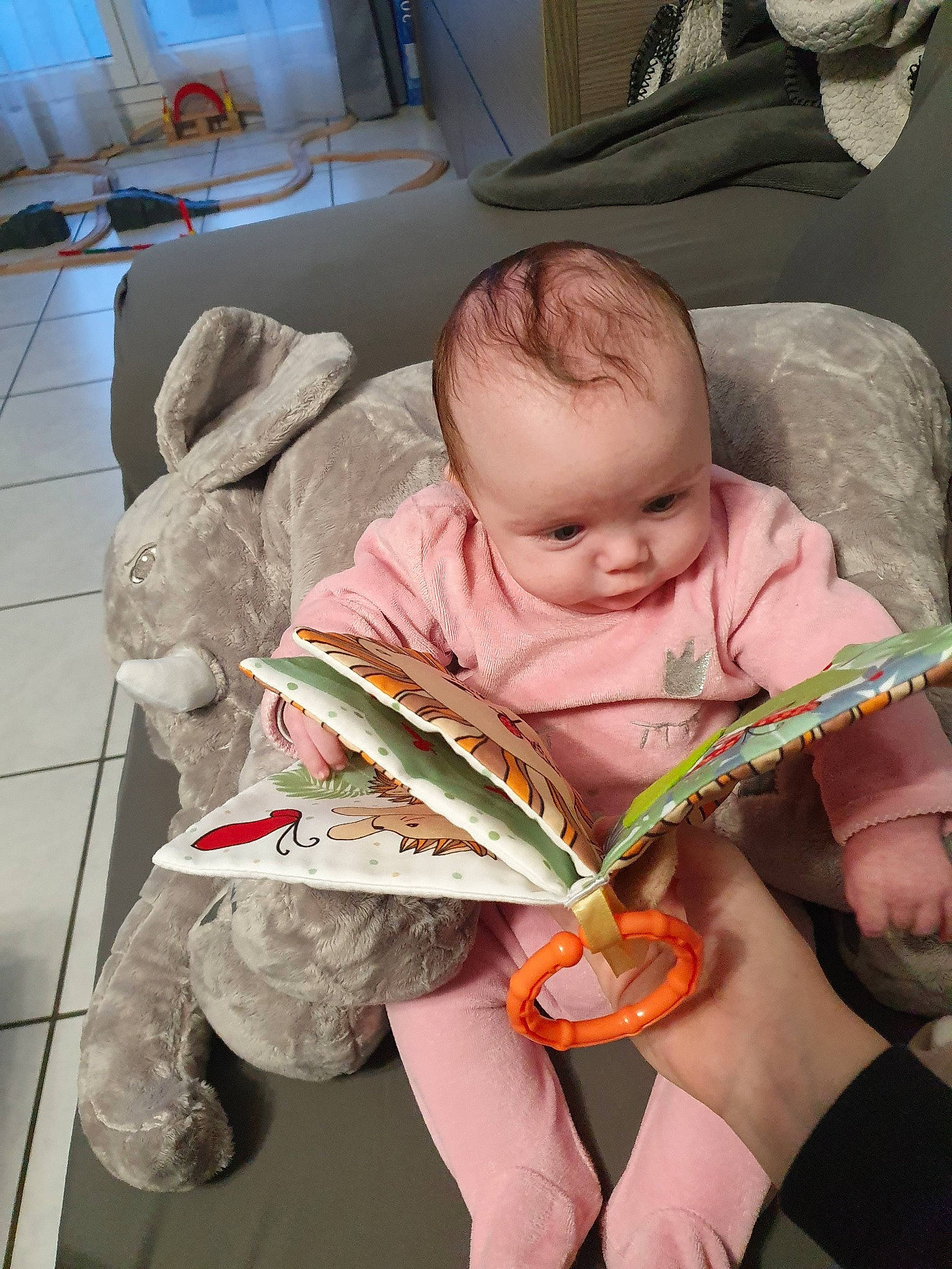 Maylie participe au concours pour gagner de l'argent avec cette photo : baby, child, joy, person, sitting, toddler