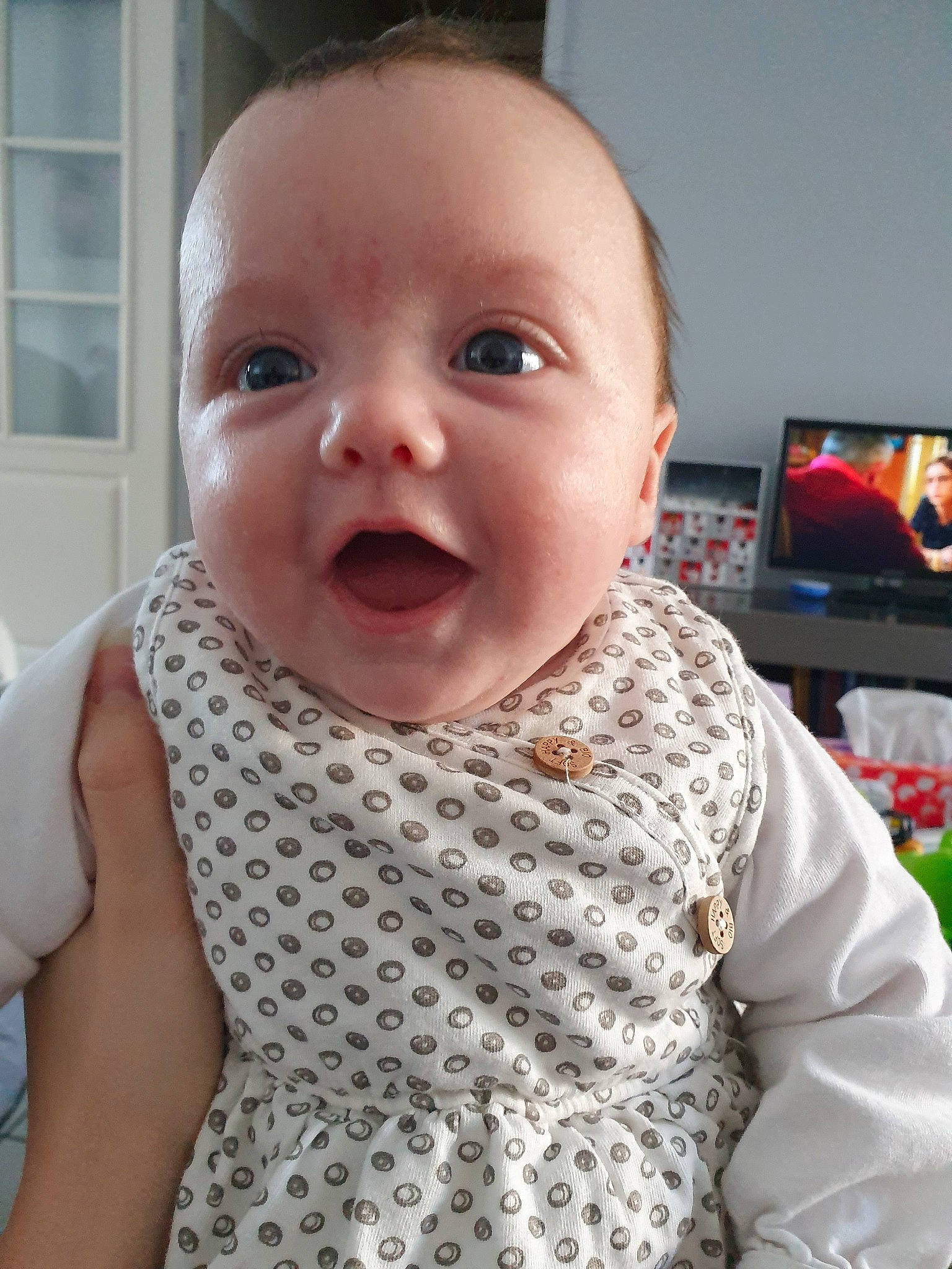 Maylie a rejoint le concours — aidez-le/la à gagner de superbes lots ! baby, baby_toddler_clothing, cheek, child, ear, eye, face, facial_expression, forehead, head, lip, mouth, nose, person, skin, smile, toddler
