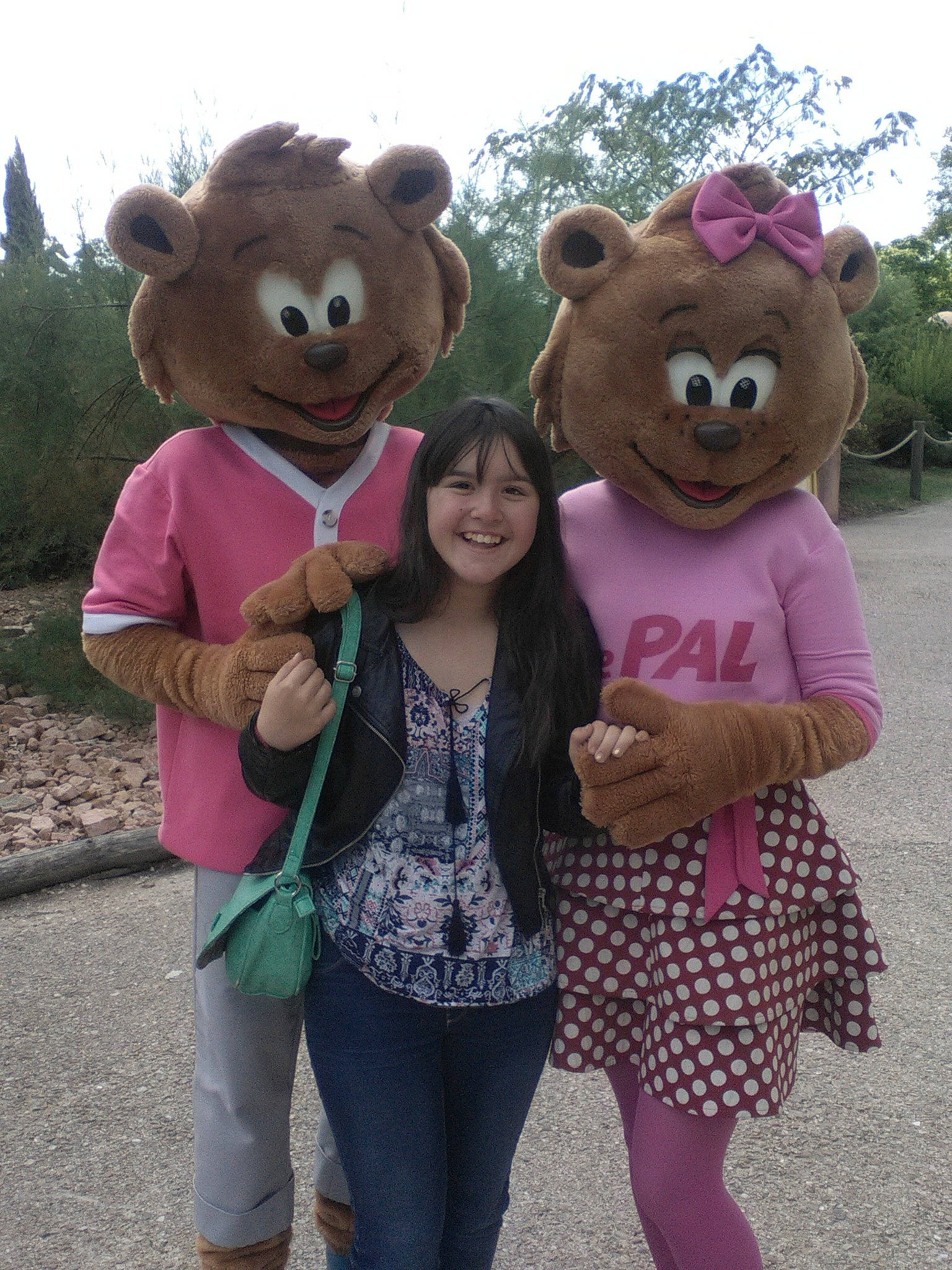 Ludivine participe au concours pour gagner de l'argent avec cette photo : child, fun, fur, joy, mascot, person, pink, plush, product, stuffed_toy, teddy_bear, textile, toy