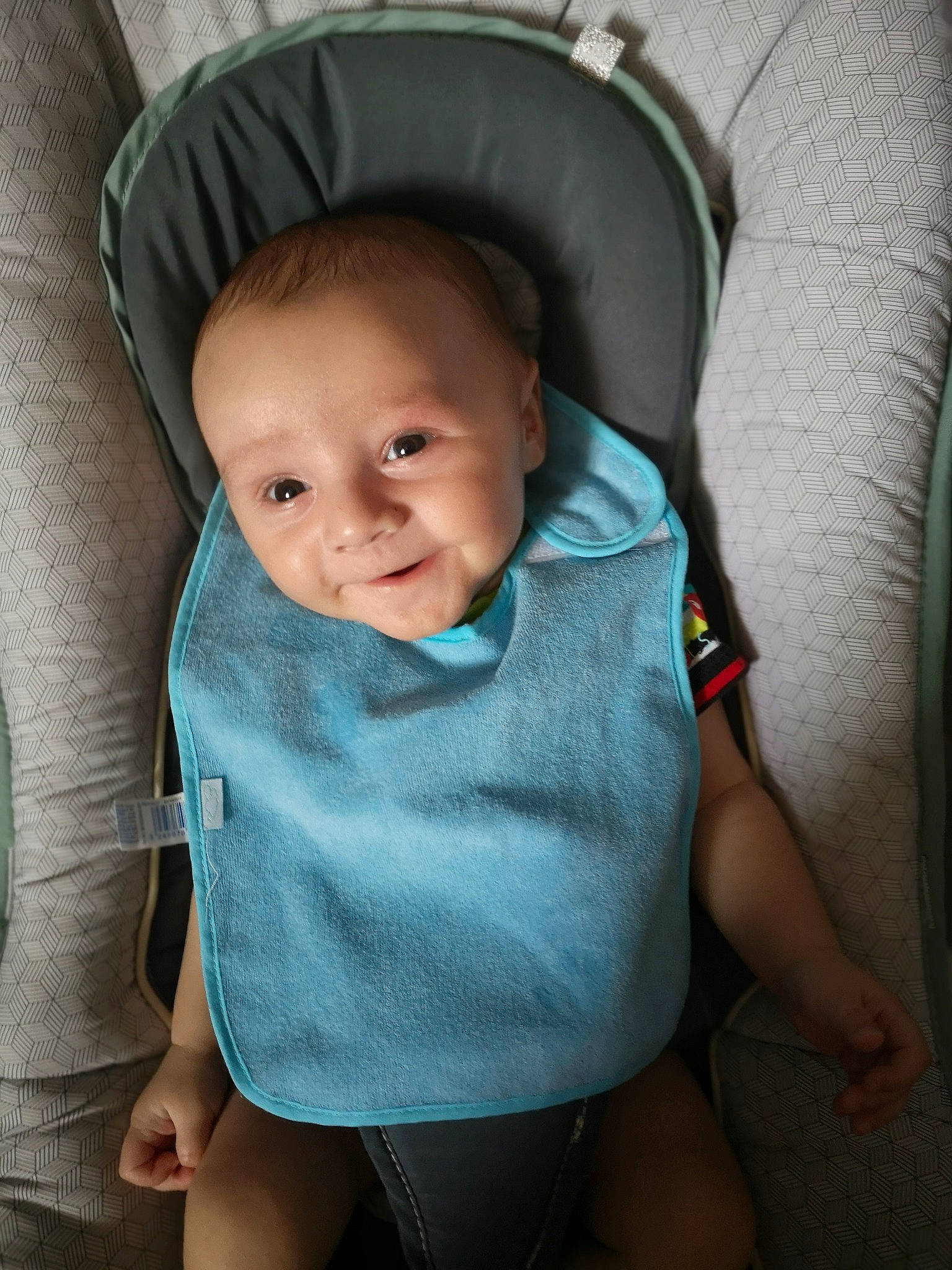 Titouan participe au concours pour gagner de l'argent avec cette photo : baby, baby_carriage, baby_in_car_seat, baby_products, blue, car_seat, cheek, child, head, joy, person, product, skin, toddler, turquoise