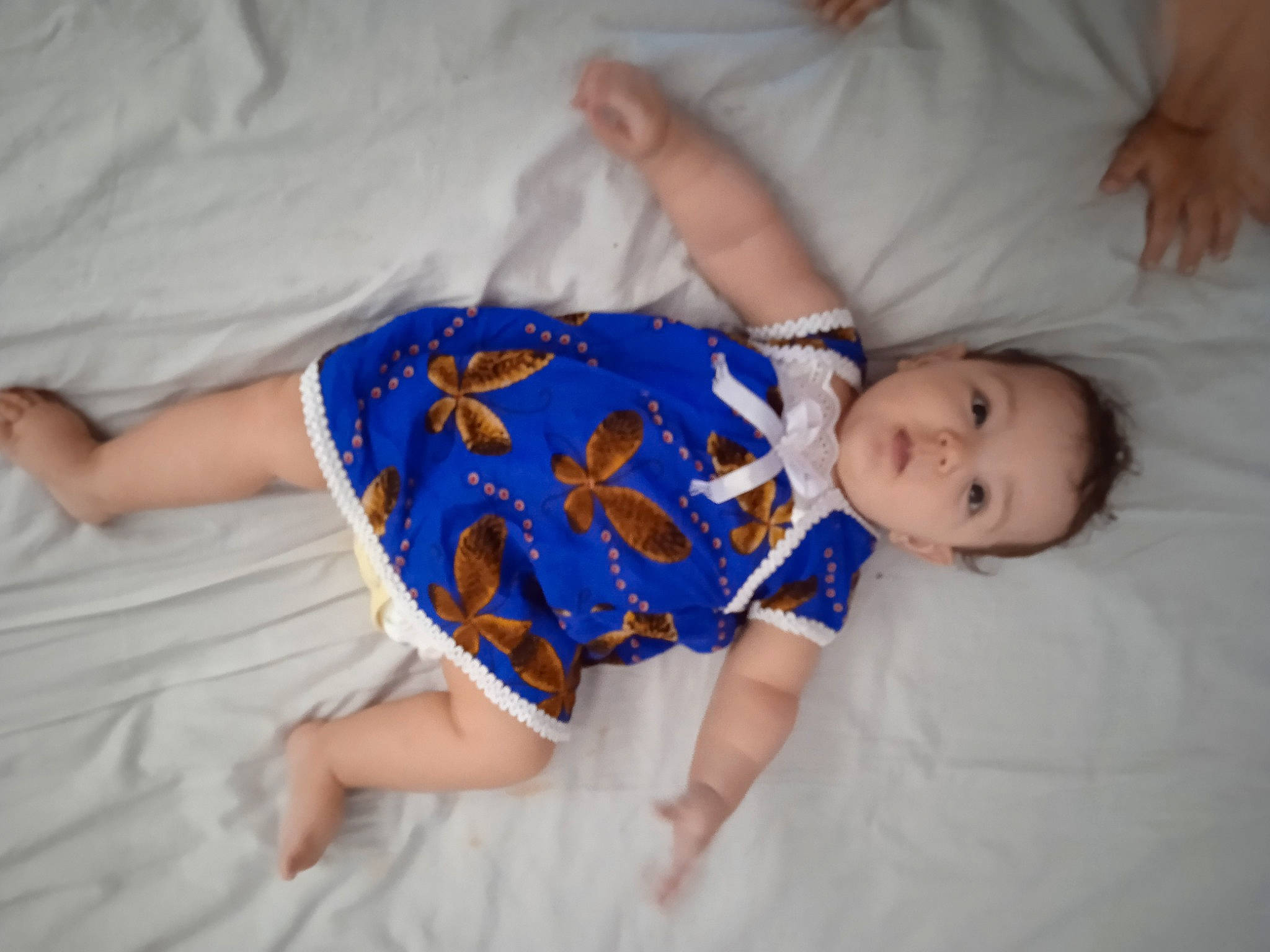 Maryam a rejoint le concours — aidez-le/la à gagner de superbes lots ! baby, baby_toddler_clothing, child, comfort, elbow, electric_blue, finger, foot, fun, happy, human_leg, linens, nail, pattern, person, skin, sleeve, smile, textile, thigh