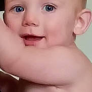 Zander is registered to the contest to win money with this photo: baby, child, face, blue_eyes, skin, arm, smile, portrait, indoor, phone_wallpaper, app_icons, user_interface, head, expression, cute, infant, young_child, closeup, human, skin_tone