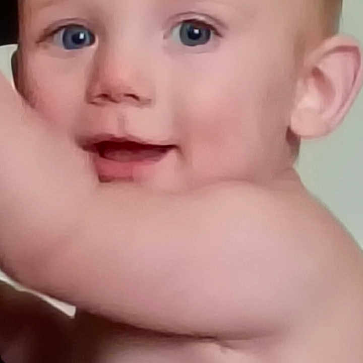 Zander is registered to the contest to win money with this photo: baby, child, face, blue_eyes, skin, arm, smile, portrait, indoor, phone_wallpaper, app_icons, user_interface, head, expression, cute, infant, young_child, closeup, human, skin_tone