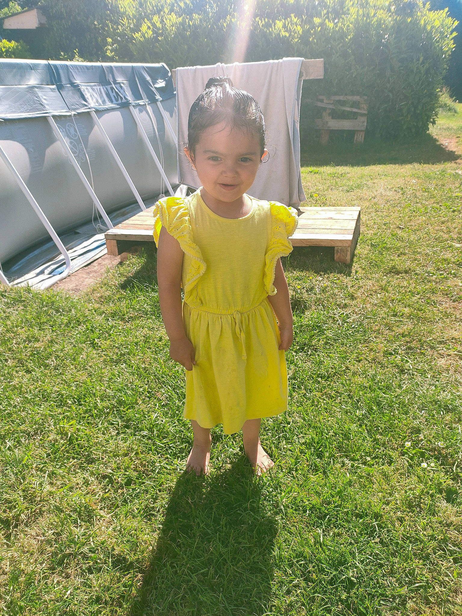 Azyaa participe au concours pour gagner de l'argent avec cette photo : baby_toddler_clothing, botany, child, fun, garden, grass, grass_family, grassland, groundcover, happy, joy, lawn, leisure, meadow, people_in_nature, person, plant, recreation, sleeve, toddler