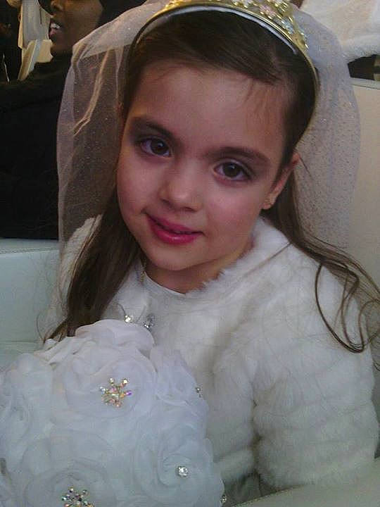 Julya a rejoint le concours — aidez-le/la à gagner de superbes lots ! child, clothing, dress, fashion_accessory, girl, hair_accessory, hat, head, infant, person, skin, toddler, veil