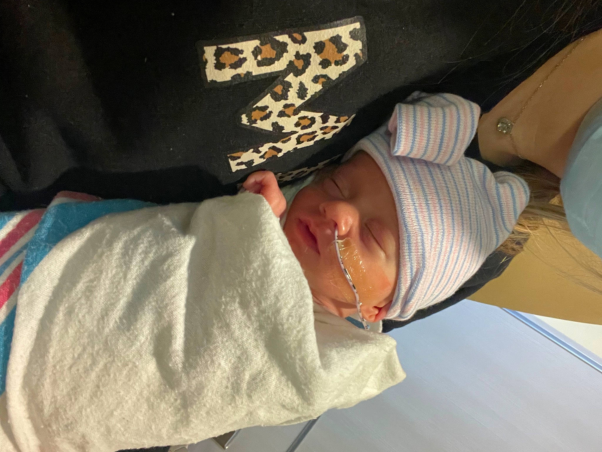 Kaia is registered to the contest to win money with this photo: arm, comfort, elbow, event, fashion_accessory, finger, hat, headgear, headwear, human_body, person, room, service, smile, t_shirt, wrist