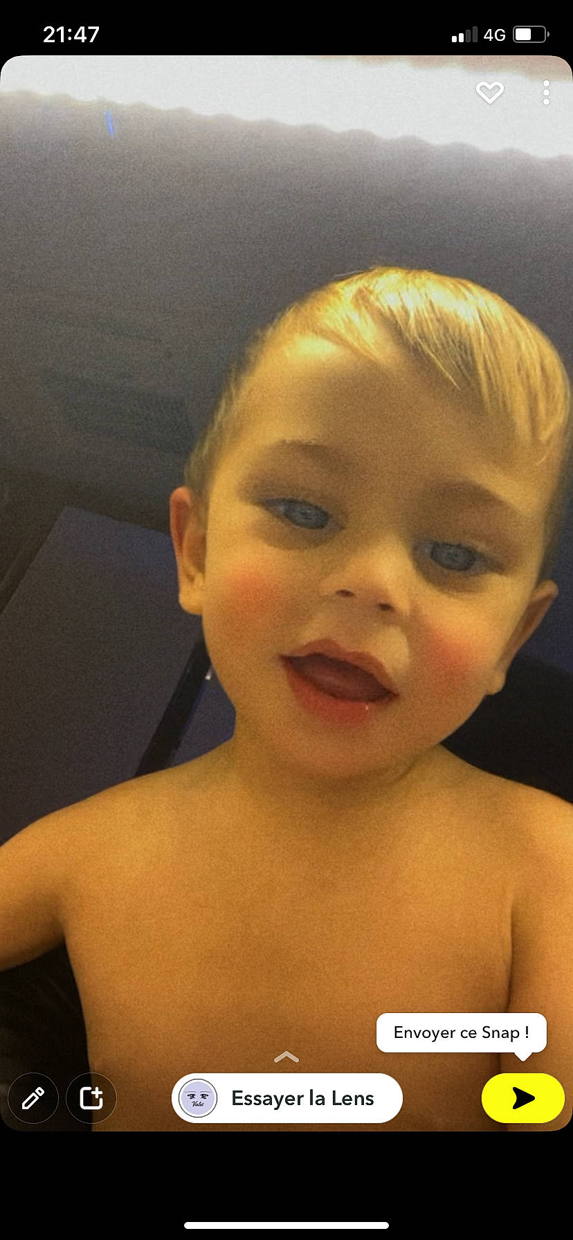 Austine participe au concours pour gagner de l'argent avec cette photo : bathing, black_hair, cheek, chest, ear, eyebrow, eyelash, forehead, happy, human_body, iris, jaw, lip, mouth, no_expression, nose, person, skin, smile, tooth