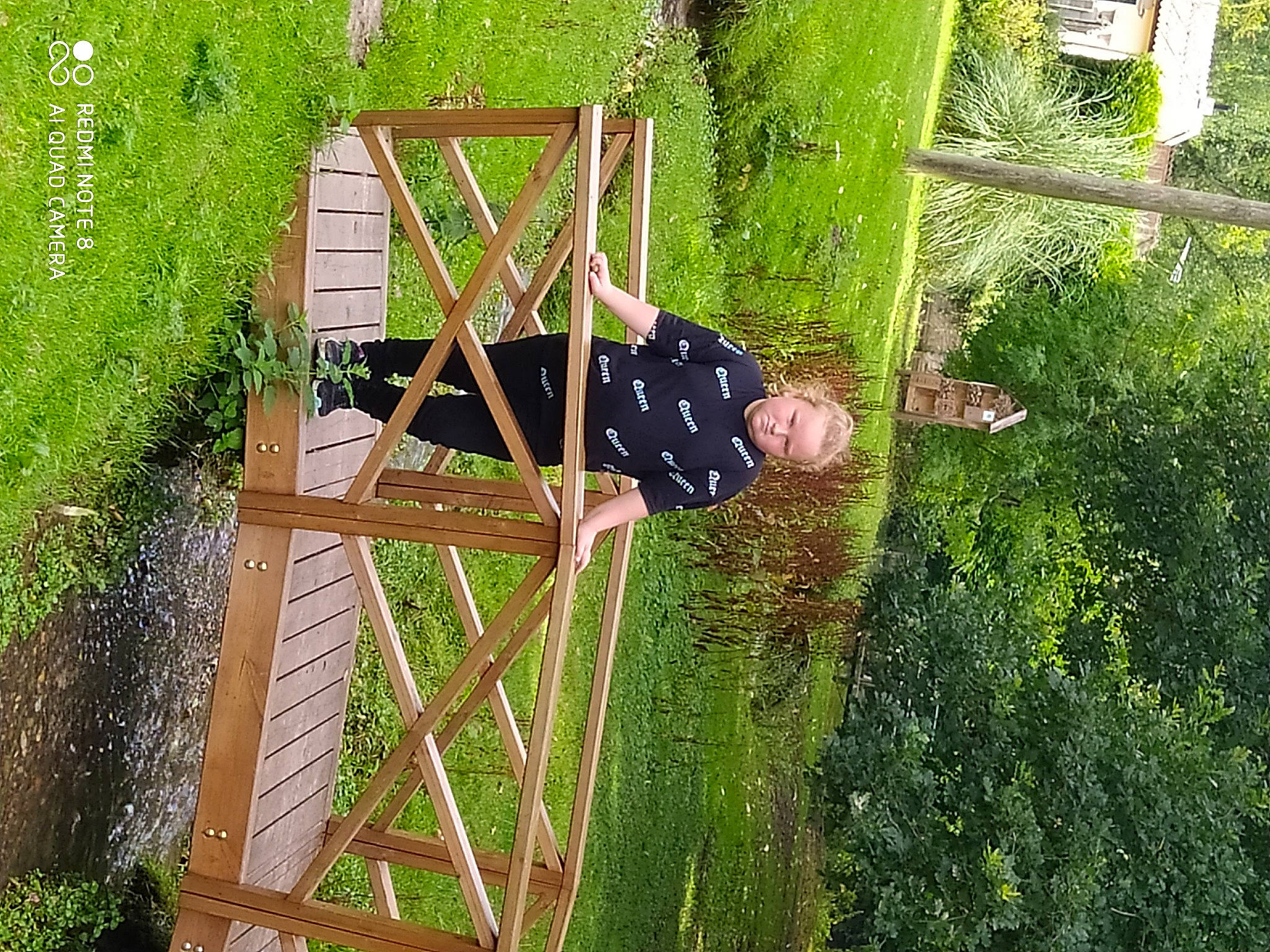 Luna participe au concours pour gagner de l'argent avec cette photo : backyard, botany, fun, garden, grass, jungle, landscape, leisure, outdoor_play_equipment, people_in_nature, person, plant, playground, recreation, shrub, soil, swing, t_shirt, tree, wood