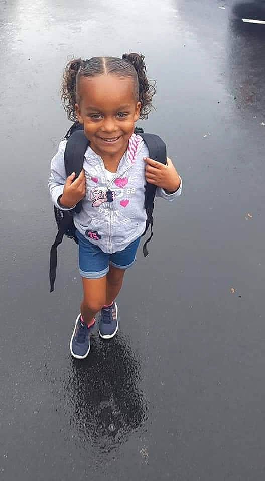 Isabell is registered to the contest to win money with this photo: child, fun, joy, person, play, smile, toddler, water