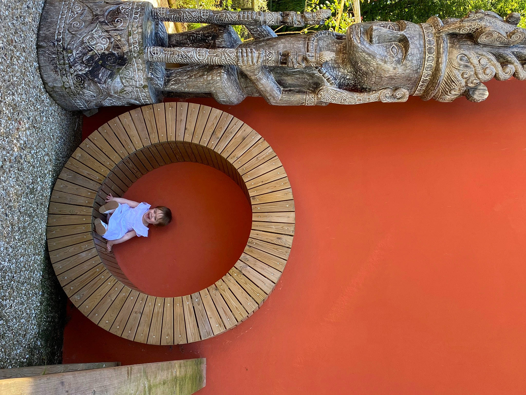 Lou a rejoint le concours — aidez-le/la à gagner de superbes lots ! art, ceiling, circle, fashion_accessory, font, jewellery, machine, metal, person, plant, reptile, tree, wood