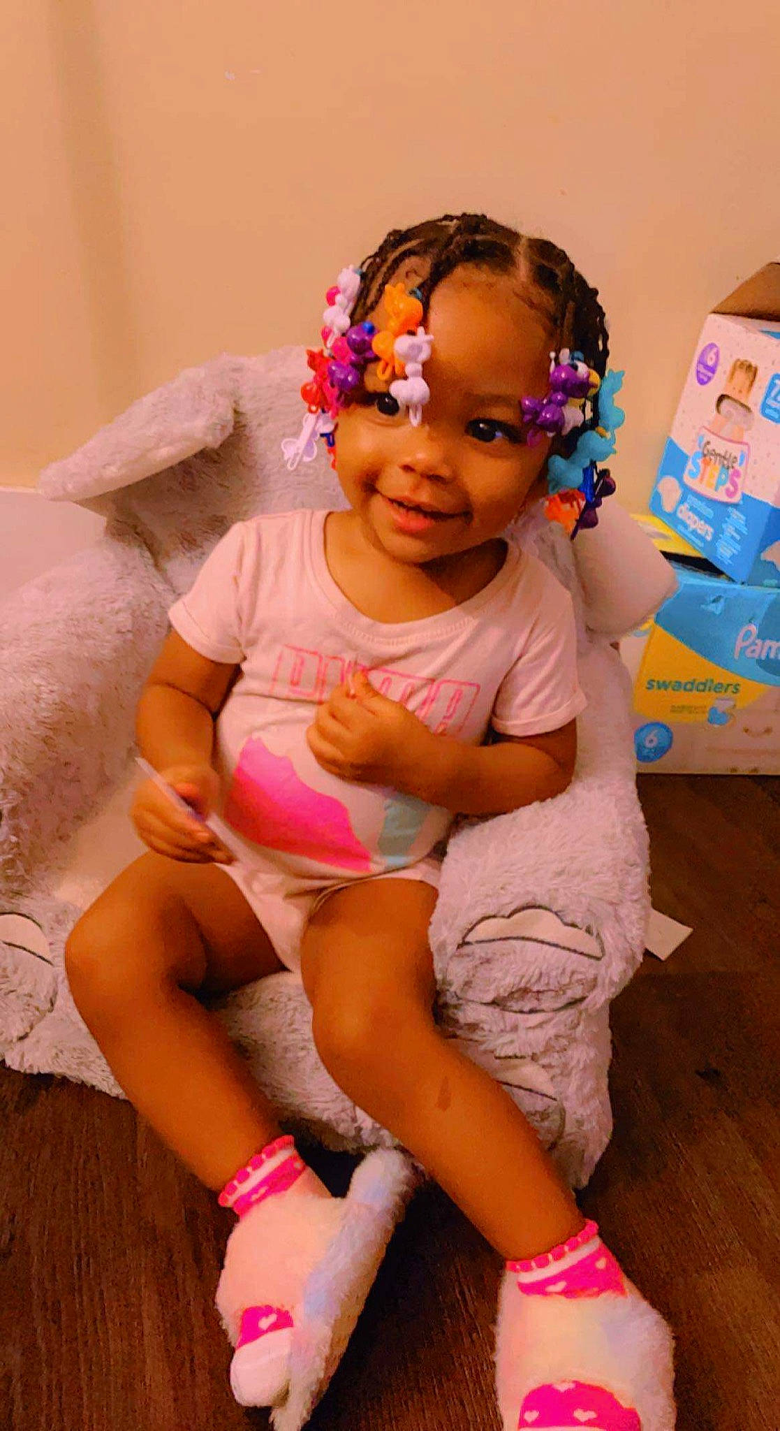 Yliemani is registered to the contest to win money with this photo: baby, baby_toddler_clothing, child, event, fun, happy, headband, headgear, human_leg, joy, knee, leisure, magenta, people, person, pink, shorts, skin, smile, summer