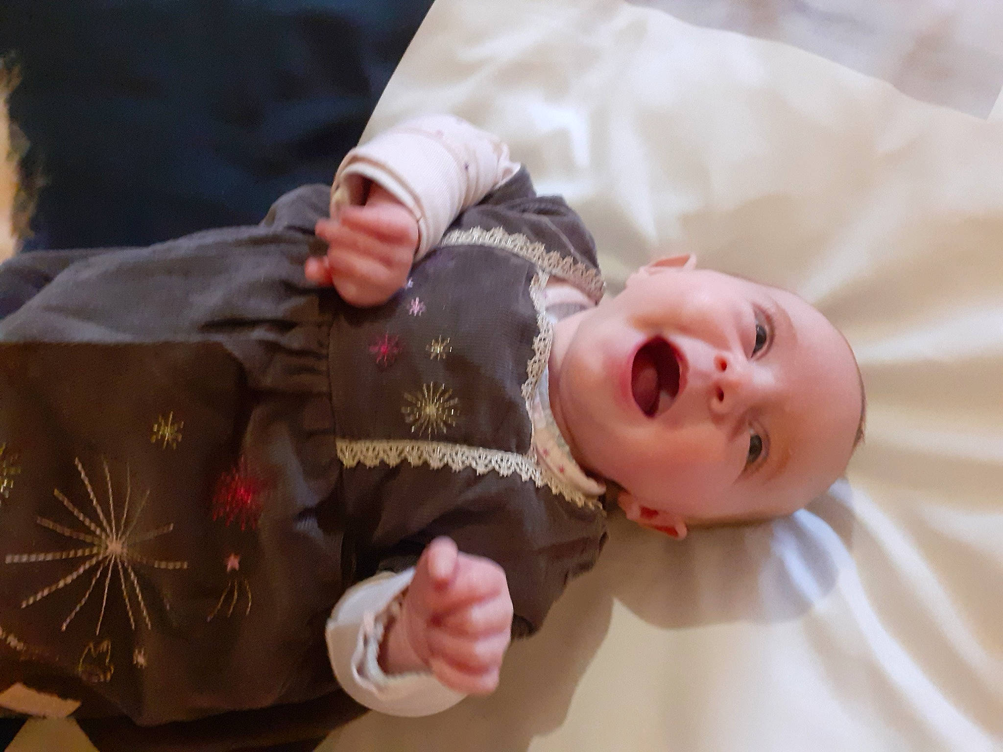 Mayline participe au concours pour gagner de l'argent avec cette photo : arm, baby, baby_products, baby_toddler_clothing, child, comfort, dress, event, finger, gesture, hand, happy, jewellery, person, rose, sitting, skin, sleeve, smile, toddler