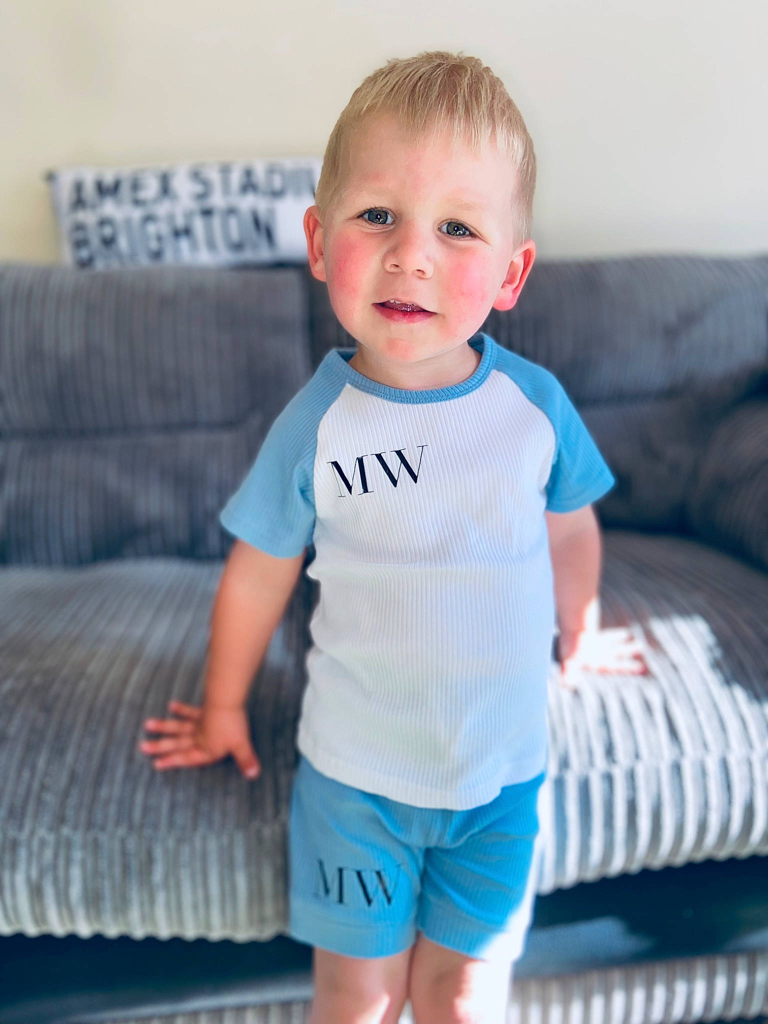 Maison is registered to the contest to win money with this photo: azure, baby_toddler_clothing, blue, child, comfort, couch, electric_blue, face, happy, head, human_leg, neck, pattern, person, sitting, skin, sleeve, smile, studio_couch, t_shirt
