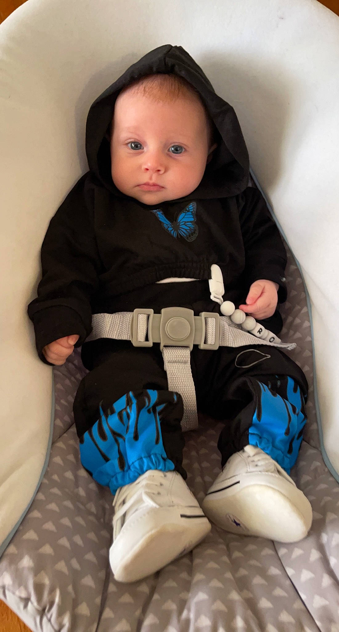 Veronica is registered to the contest to win money with this photo: baby, baby_carriage, baby_in_car_seat, baby_safety, baby_toddler_clothing, car_seat, cheek, child, comfort, electric_blue, face, head, outerwear, person, personal_protective_equipment, product, seat_belt, sitting, sleeve, sock