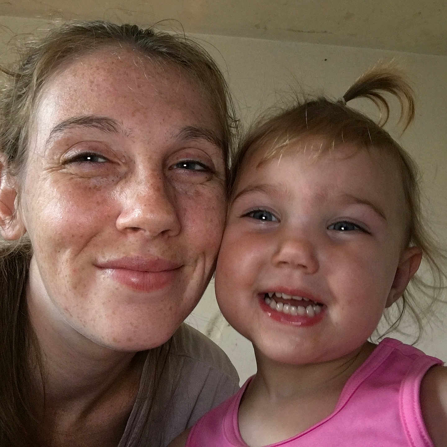 Raveen is registered to the contest to win money with this photo: accessories, adult, baby, bodypart, face, female, freckle, hair, happy, head, laughing, mouth, neck, person, photography, portrait, selfie, smile, teeth, woman