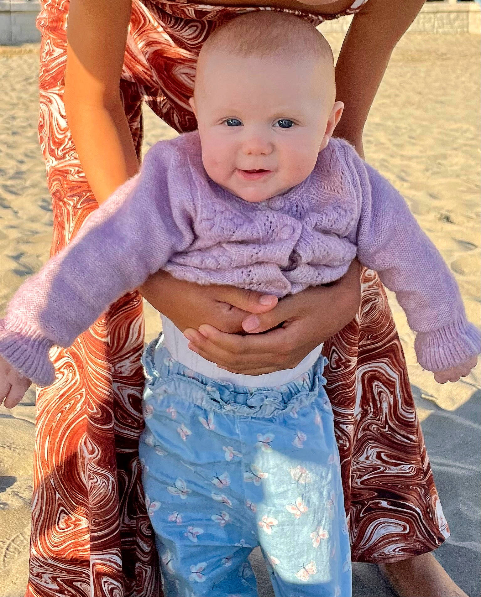 Mya a rejoint le concours — aidez-le/la à gagner de superbes lots ! baby, baby_toddler_clothing, child, cool, face, fun, gesture, happy, people, people_in_nature, person, pink, product, shoulder, skin, sleeve, smile, standing, toddler, trunk