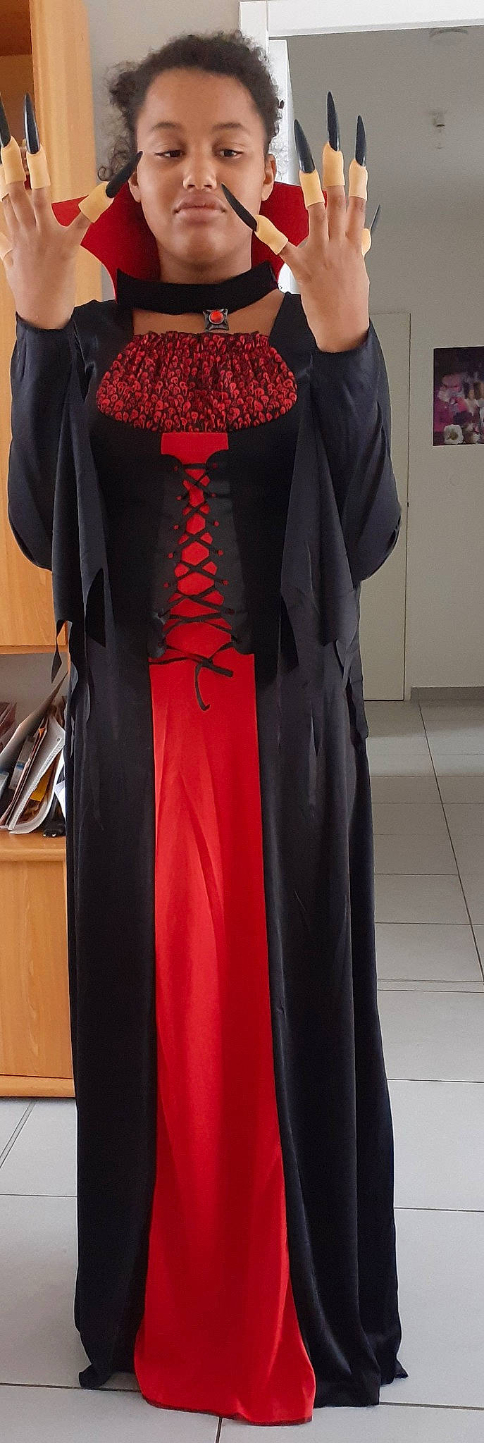 Amina participe au concours pour gagner de l'argent avec cette photo : blazer, cocktail_dress, collar, day_dress, dress, electric_blue, event, fashion_accessory, fashion_design, formal_wear, jewellery, magenta, neck, one_piece_garment, peach, person, picture_frame, shoulder, sleeve, street_fashion