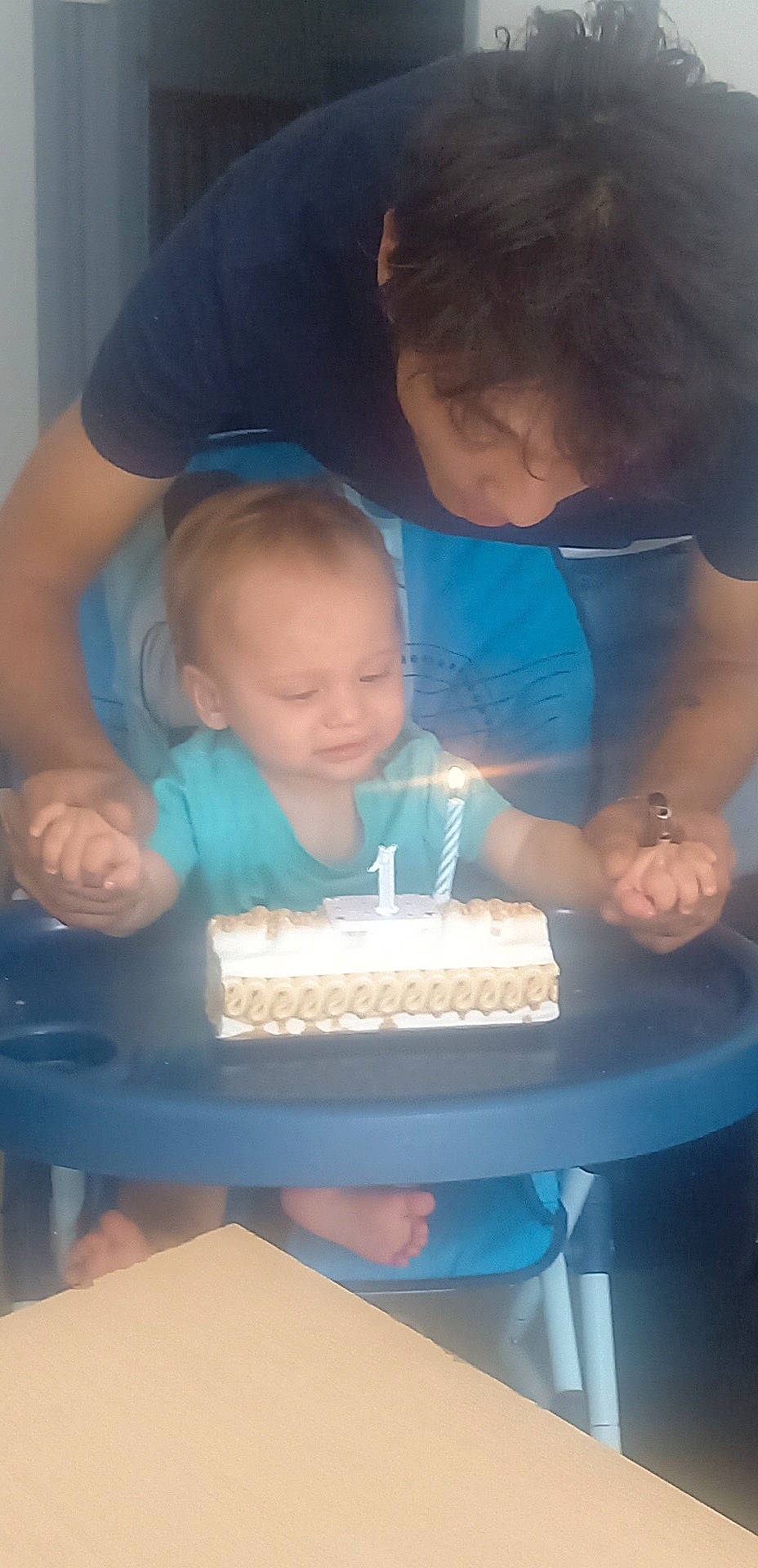 Sacha participe au concours pour gagner de l'argent avec cette photo : baked_goods, baking, birthday, birthday_cake, buttercream, cake, cake_decorating, cake_decorating_supply, candle, child, dessert, event, food, fun, happy, person, sharing, sugar_cake, sweetness, table