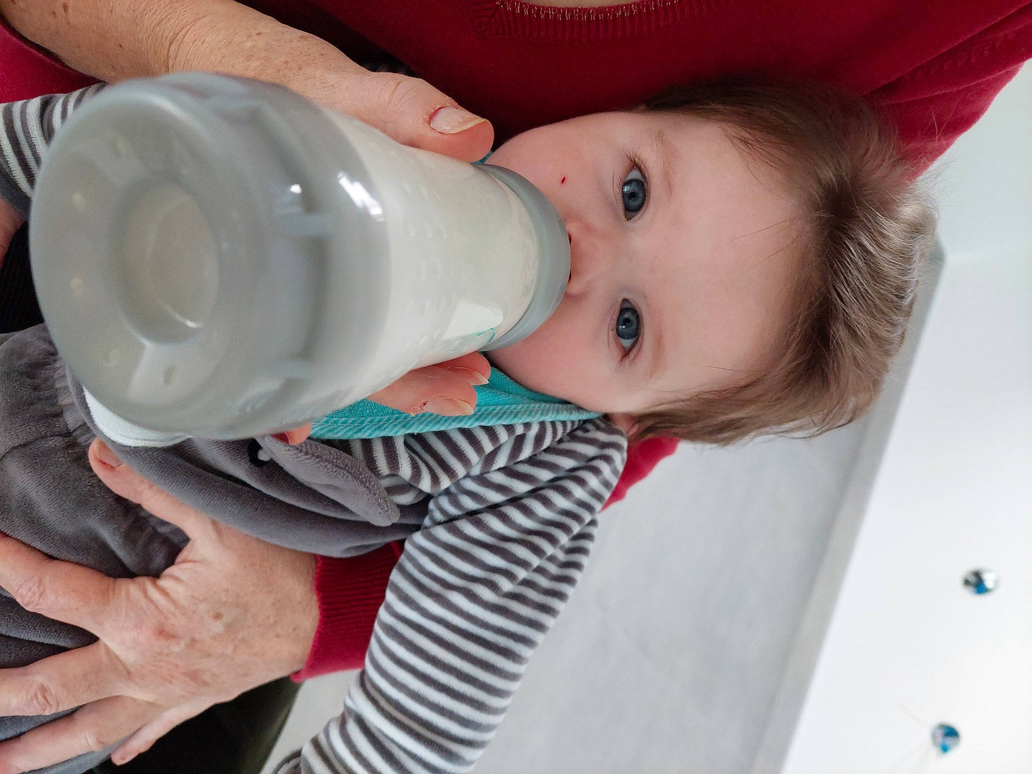 Eden participe au concours pour gagner de l'argent avec cette photo : baby, baby_toddler_clothing, bottle, cheek, drinkware, eye, eyelash, finger, fluid, head, headgear, lip, mouth, neck, nose, person, plastic_bottle, skin, toddler, water