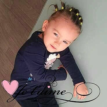 Inès participe au concours pour gagner de l'argent avec cette photo : baby, child, child_model, ear, forehead, formal_wear, hair, hair_accessory, hairstyle, headband, headpiece, person, toddler